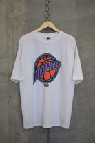 NBA Charlotte Hornets Basketball Tee — 1999 (XL) - Retrospective Store