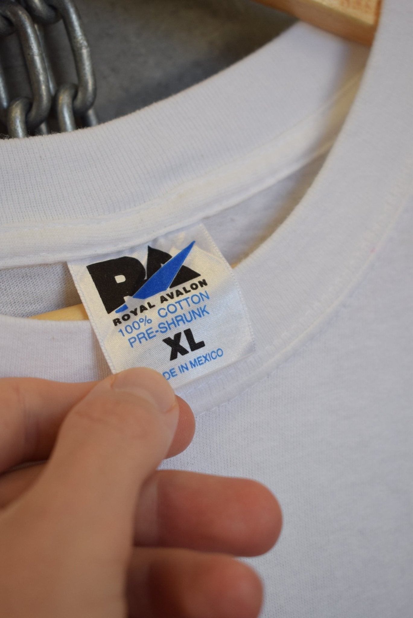 NBA Charlotte Hornets Basketball Tee — 1999 (XL) - Retrospective Store