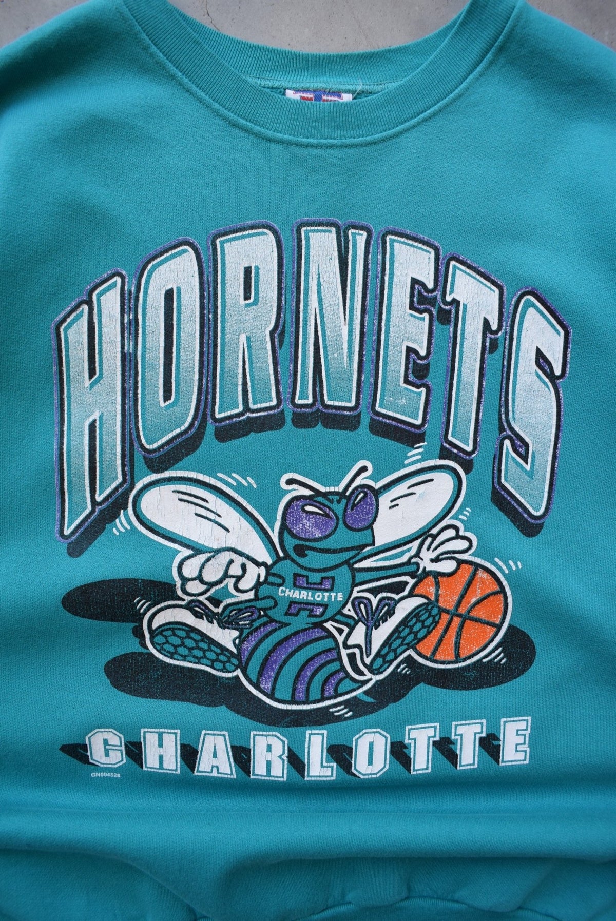 NBA Charlotte Hornets Blue Graphic Crewneck — 1990s (L) - Retrospective Store