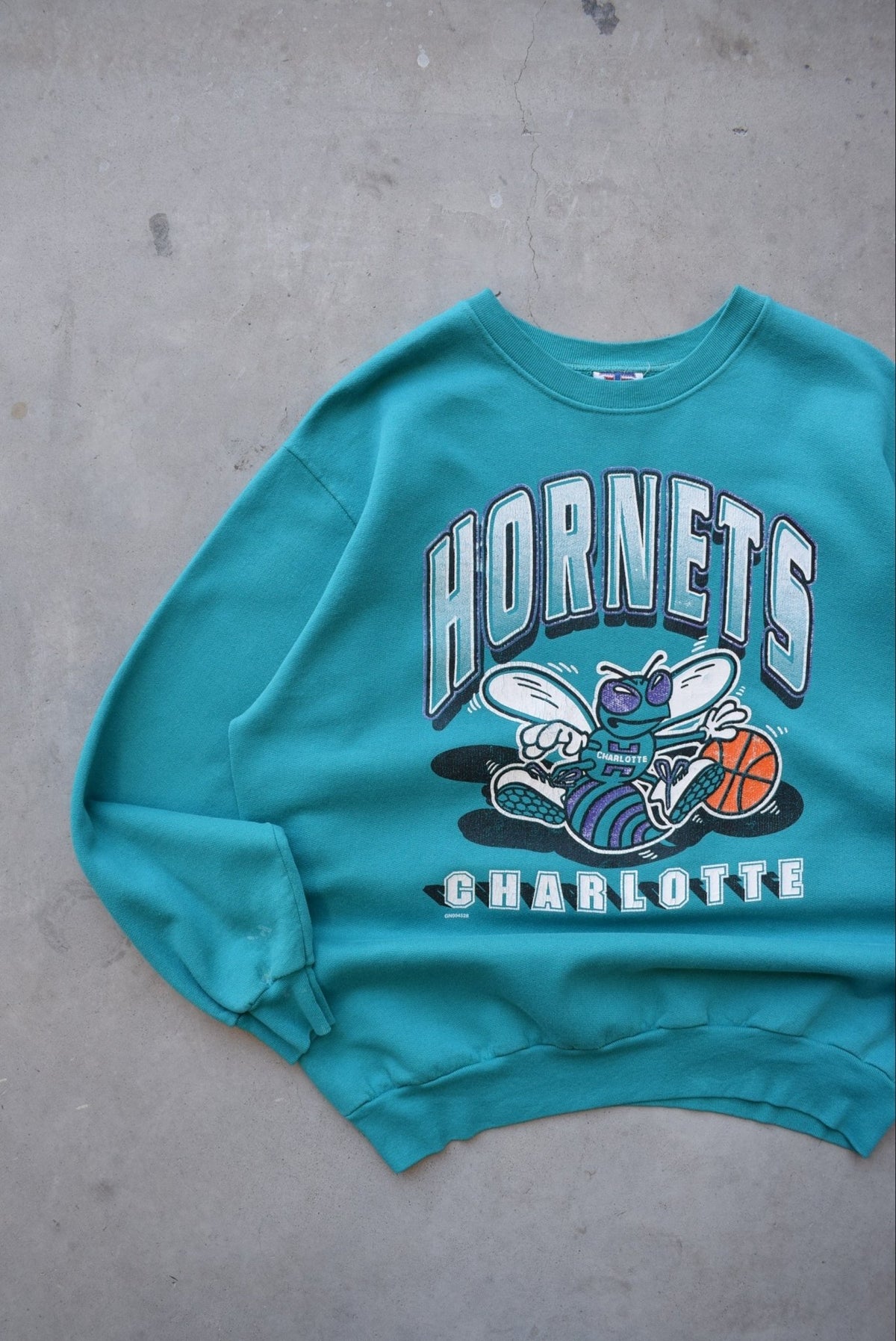 NBA Charlotte Hornets Blue Graphic Crewneck — 1990s (L) - Retrospective Store