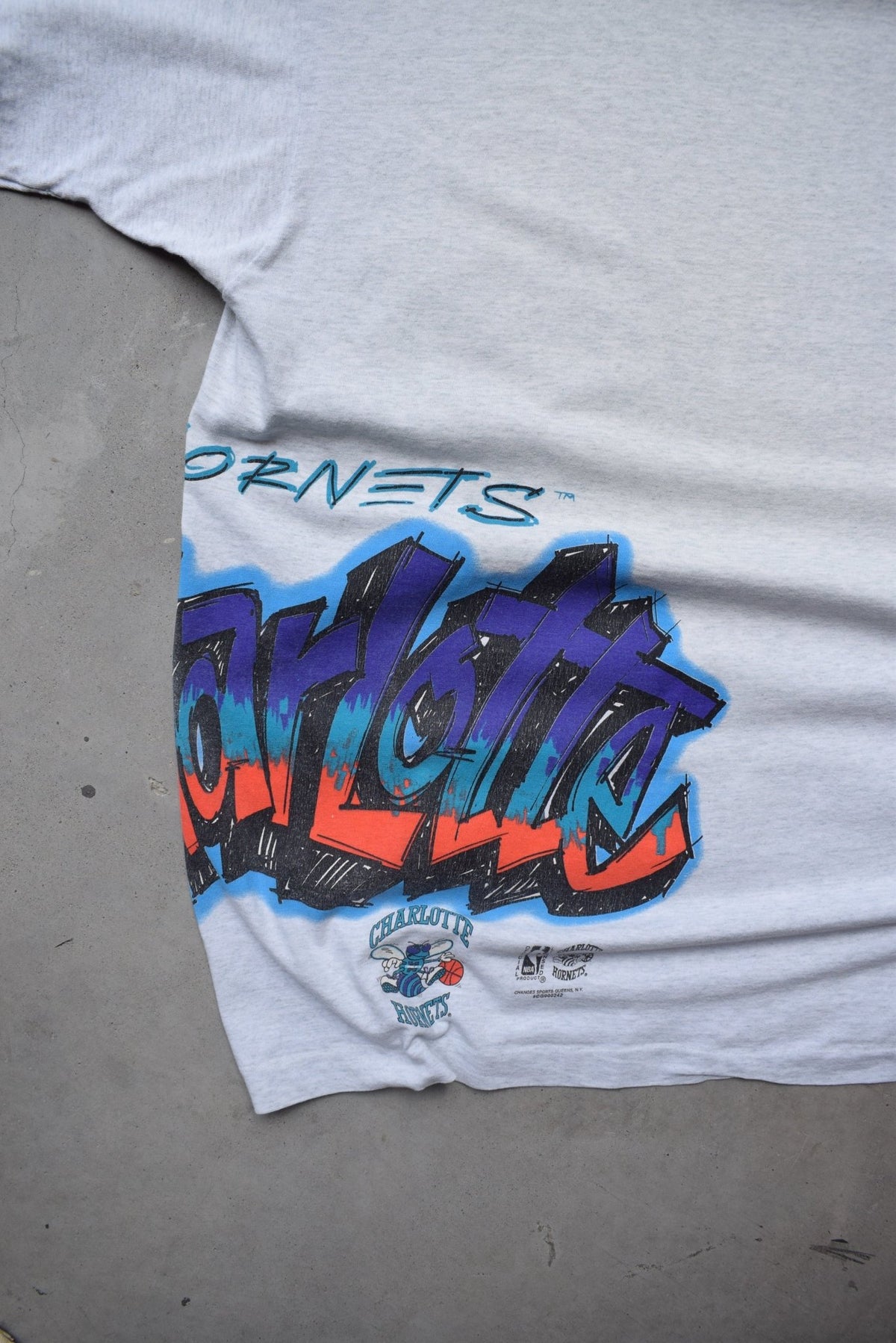NBA Charlotte Hornets Grey Graphic Tee — 1990s (XL/XXL) - Retrospective Store