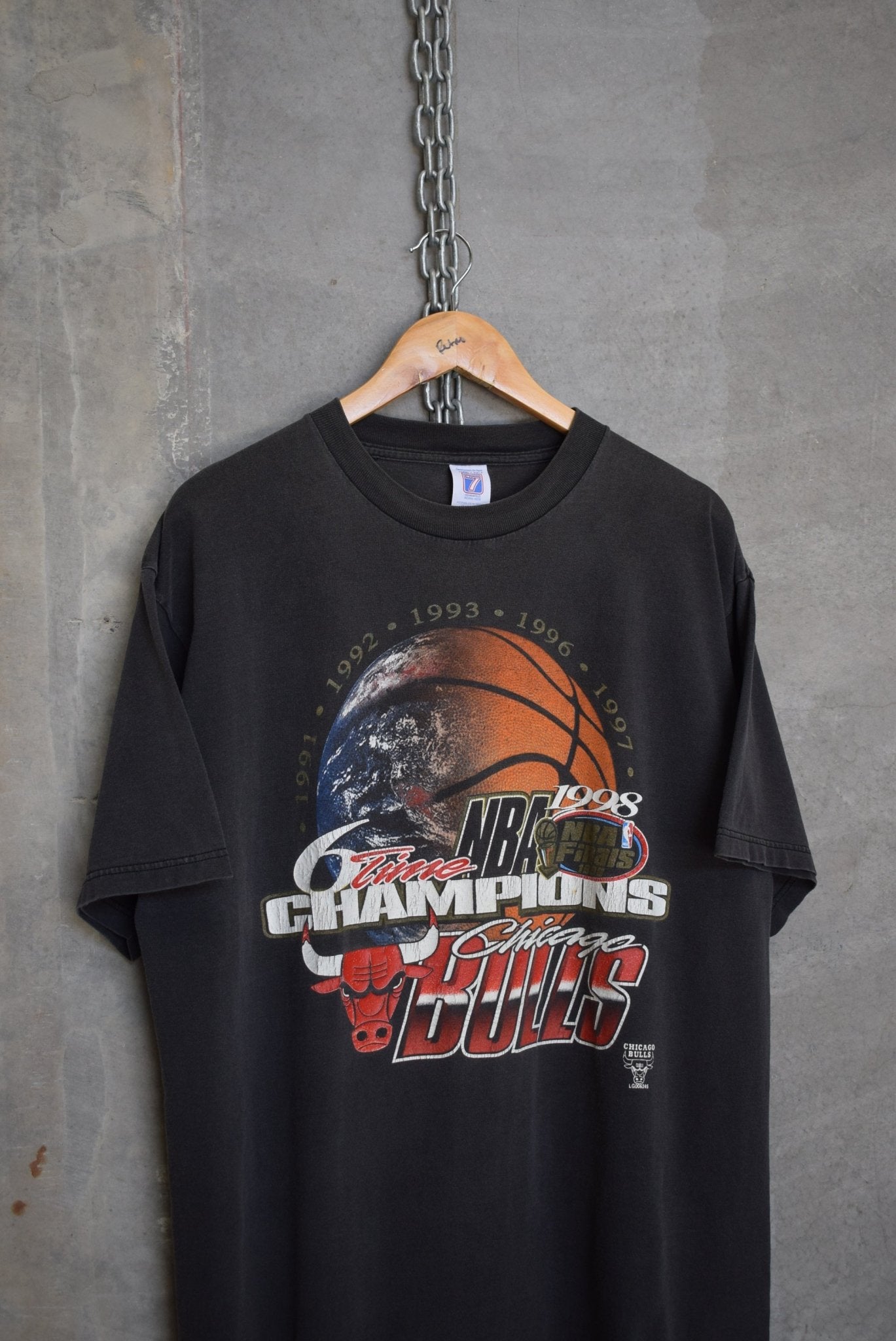 NBA Chicago Bulls 6x Champions Tee — 1998 (L/XL) - Retrospective Store