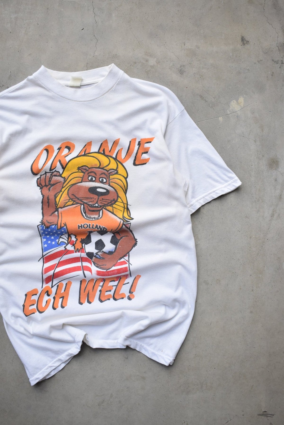 Netherlands Football Team White Graphic Tee — 1990s (M) - Retrospective Store