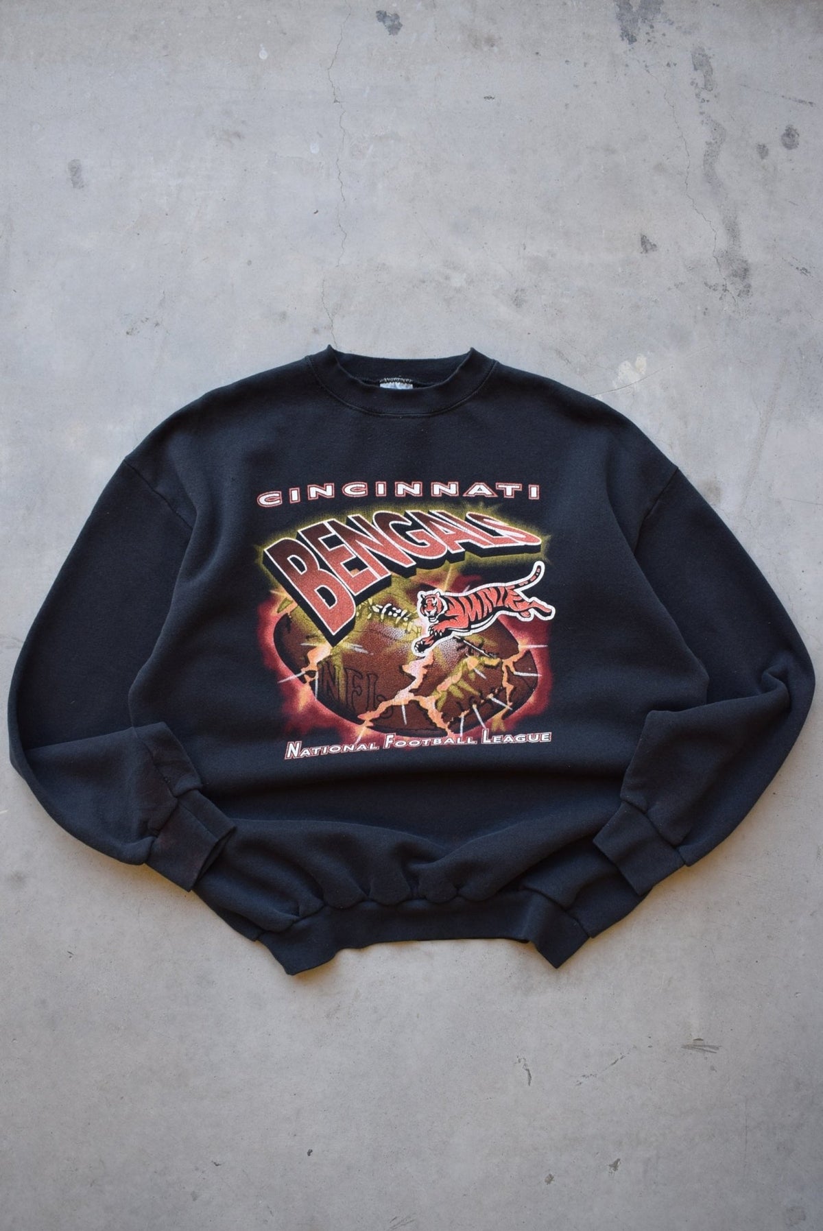 NFL Cincinnati Bengals Black Graphic Crewneck — 1990s (L) - Retrospective Store