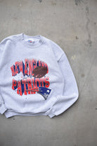NFL New England Patriots Grey Graphic Crewneck — 1995 (S) - Retrospective Store