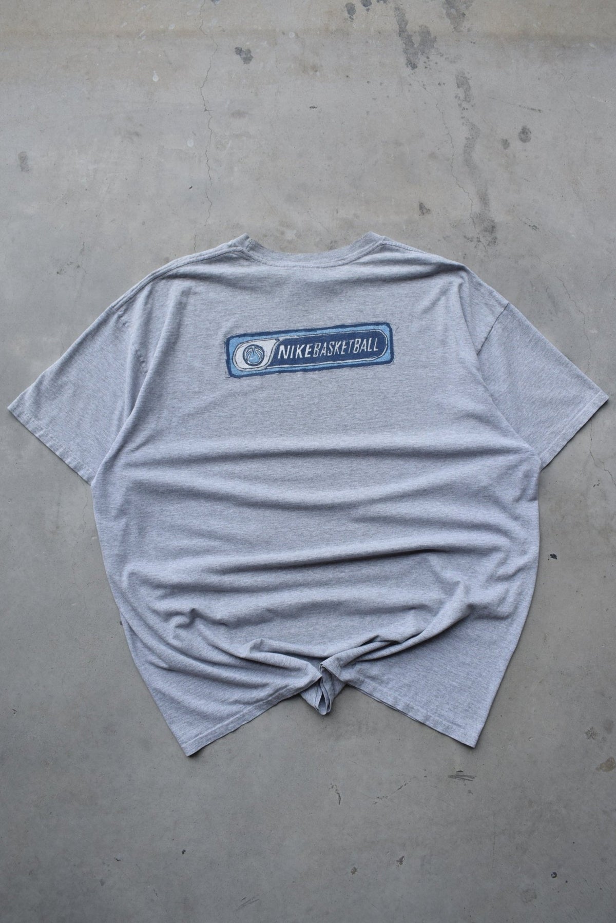 Nike Basketball Grey Graphic Tee — 1990s (XXL) - Retrospective Store
