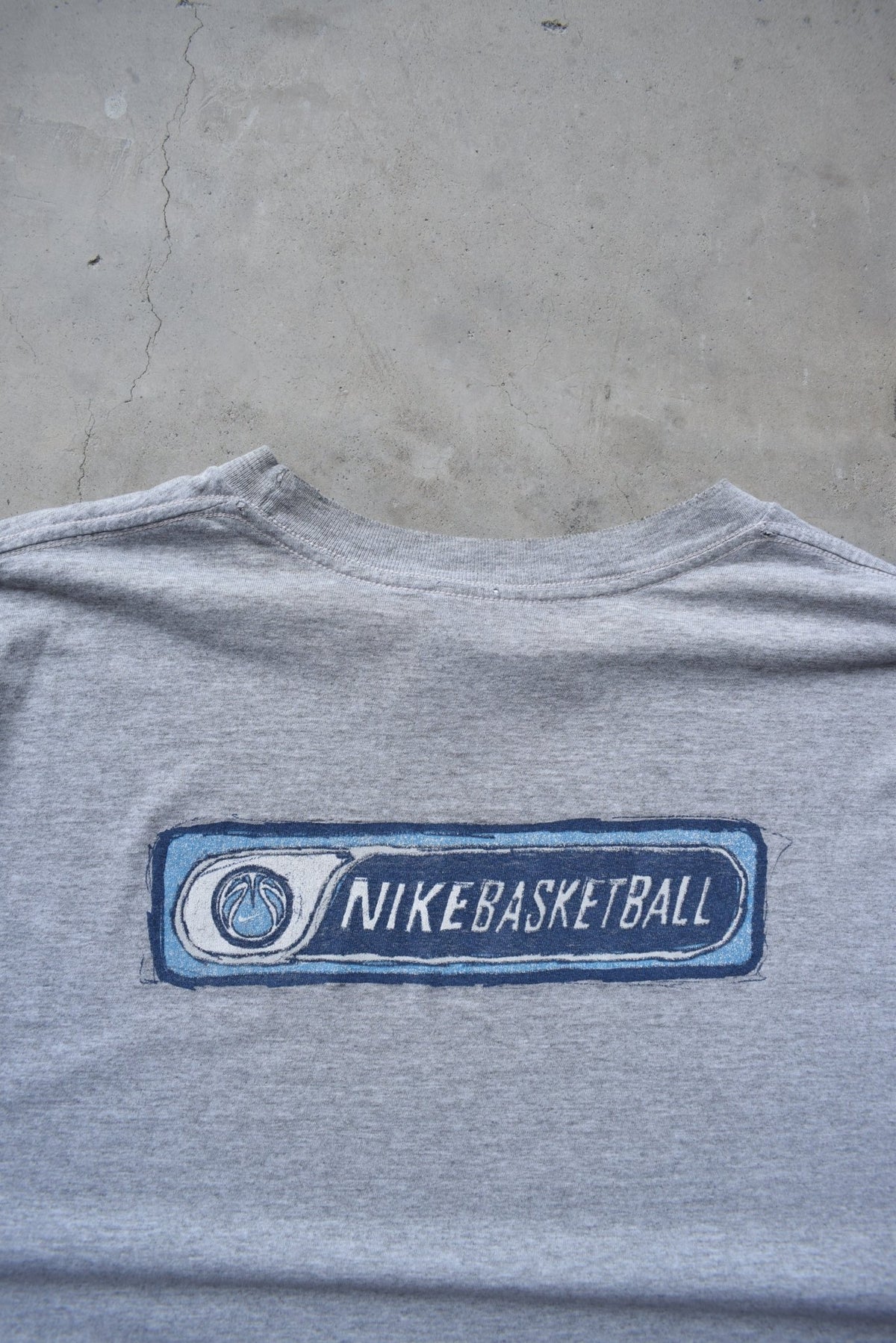 Nike Basketball Grey Graphic Tee — 1990s (XXL) - Retrospective Store