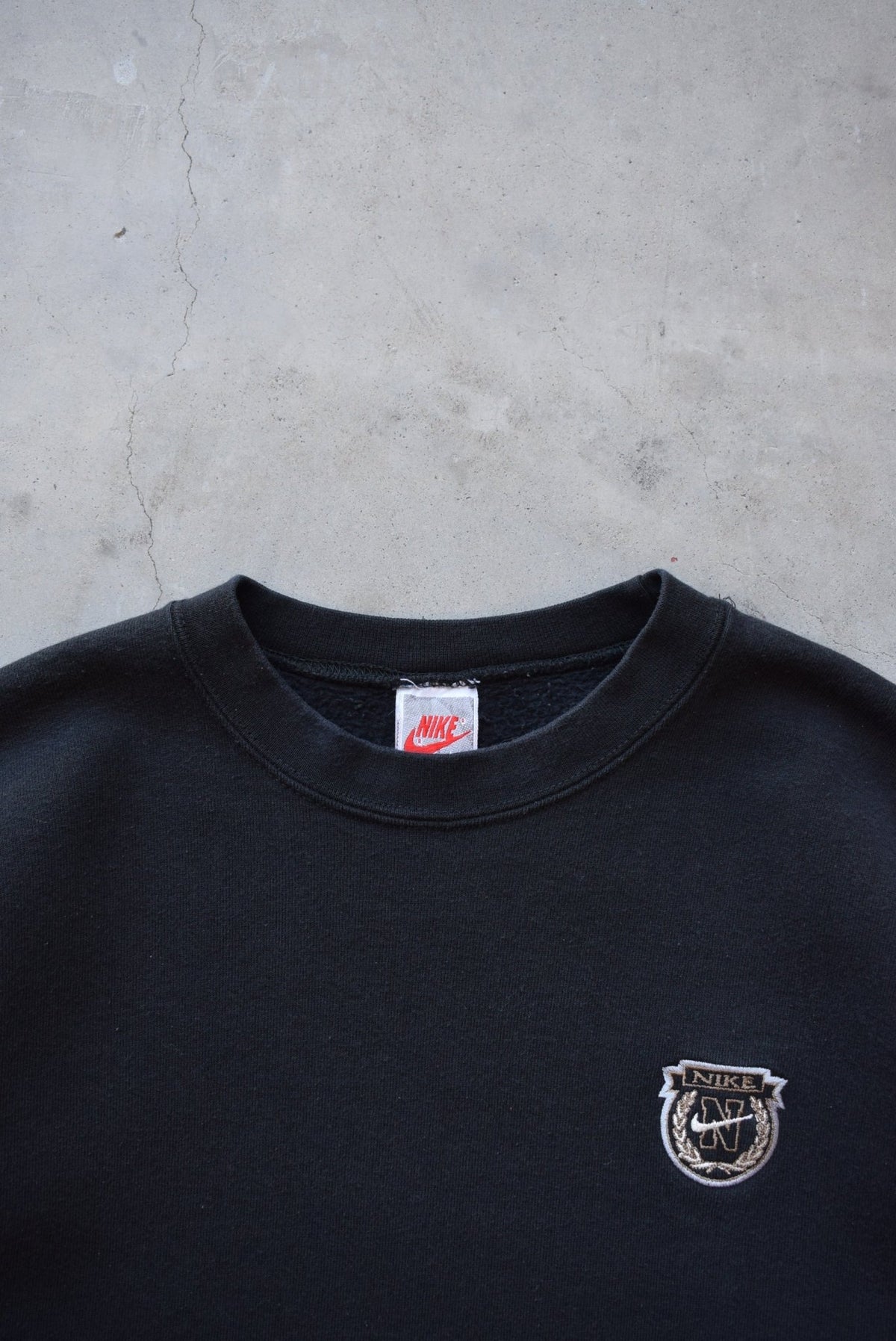Nike Black Embroidered Spellout Crewneck — 1990s (L) - Retrospective Store