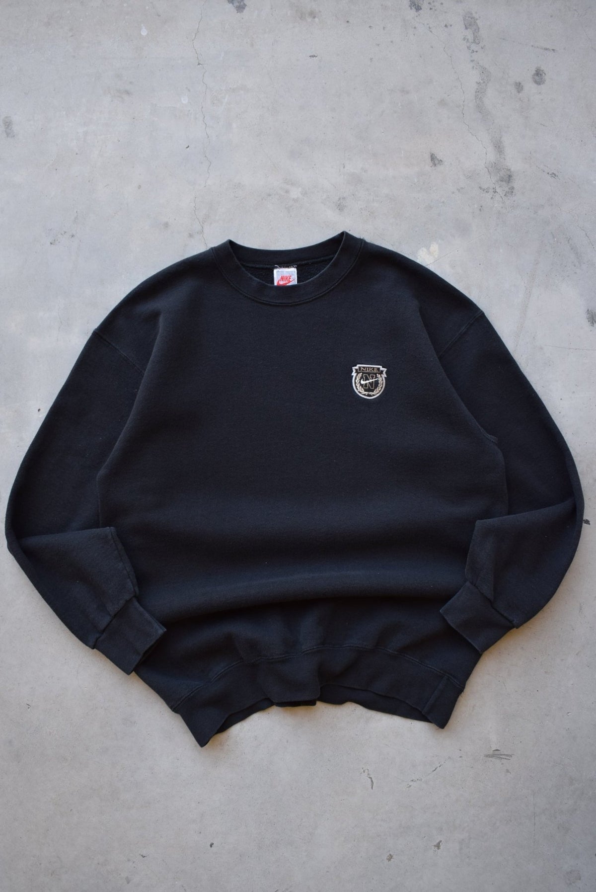 Nike Black Embroidered Spellout Crewneck — 1990s (L) - Retrospective Store