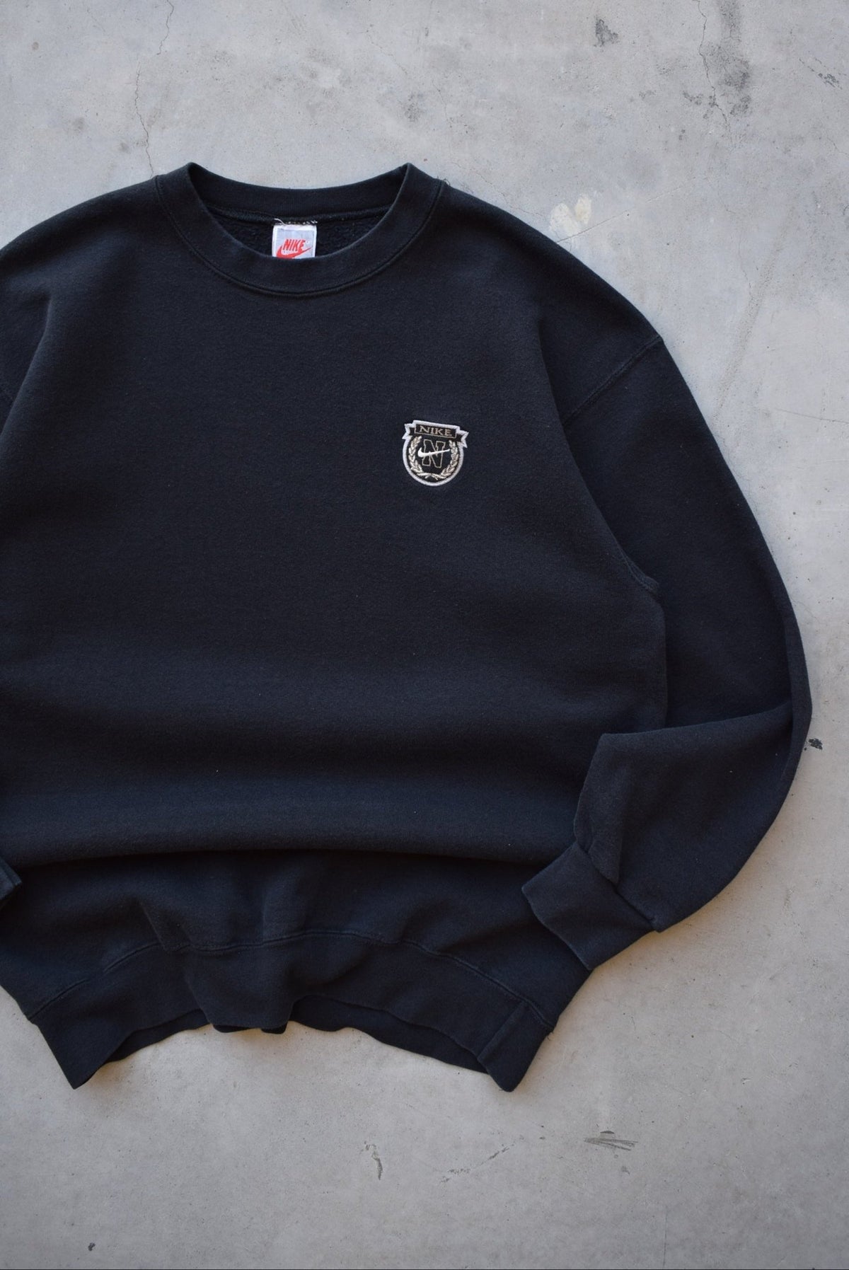 Nike Black Embroidered Spellout Crewneck — 1990s (L) - Retrospective Store