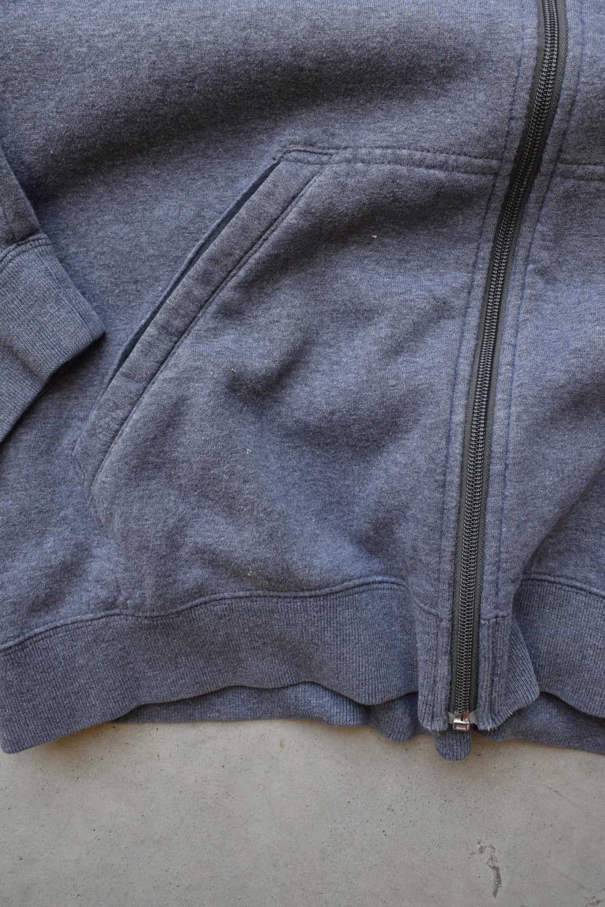 Nike Charcoal Embroidered Swoosh Full-Zip Hoodie — 2000s (XL) - Retrospective Store