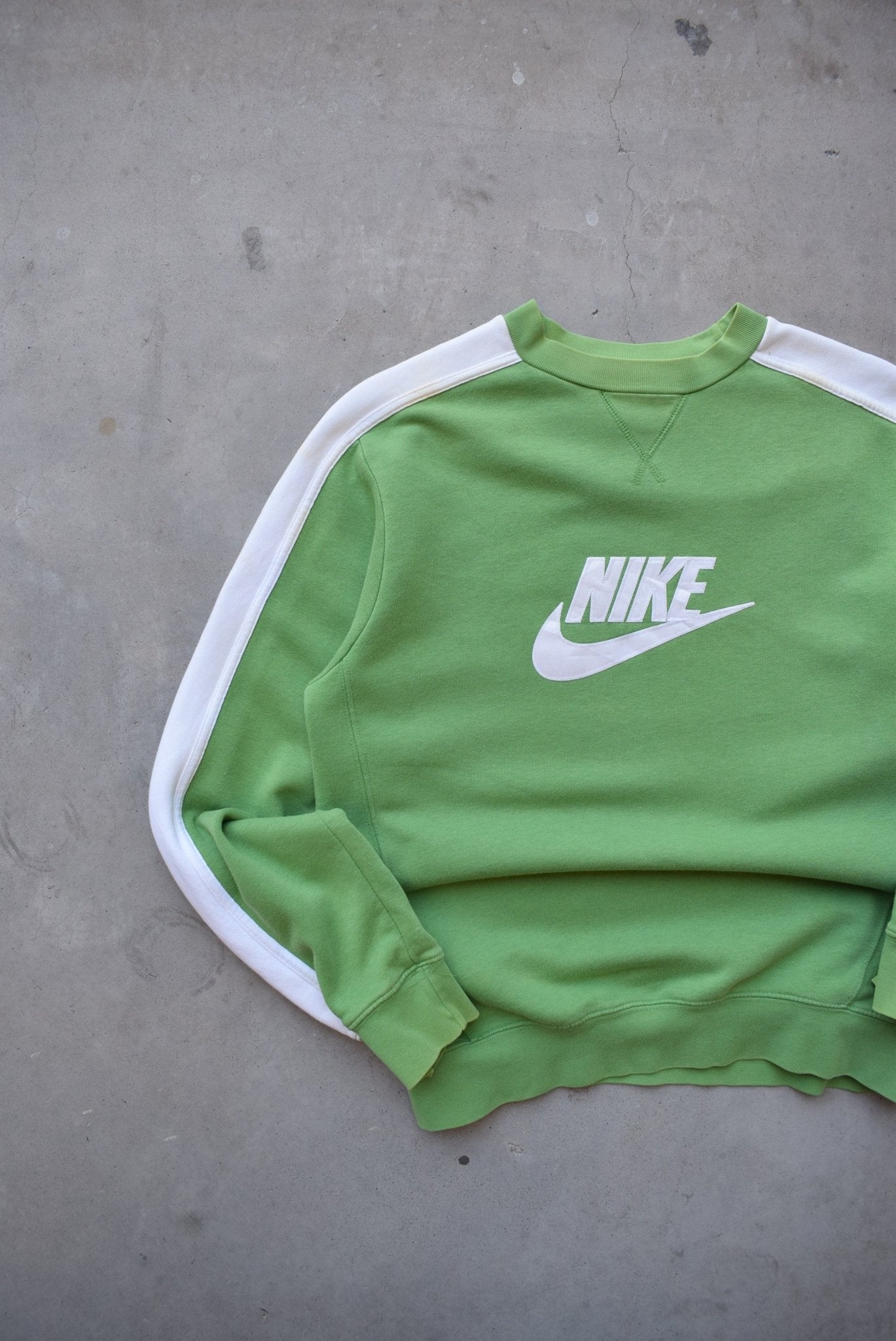 Nike Green & White Embroidered Spellout Crewneck — 2000s (S/M) - Retrospective Store