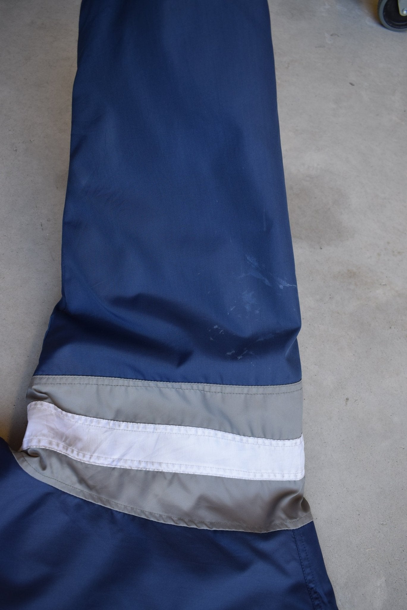 Nike Navy Embroidered Swoosh Heavyweight Jacket — 1990s (L/XL) - Retrospective Store