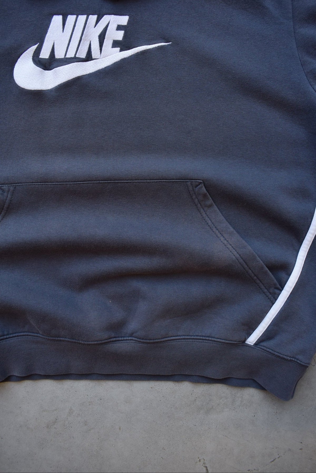 Nike Navy & Red Embroidered Spellout Hoodie — 2000s (M/L) - Retrospective Store