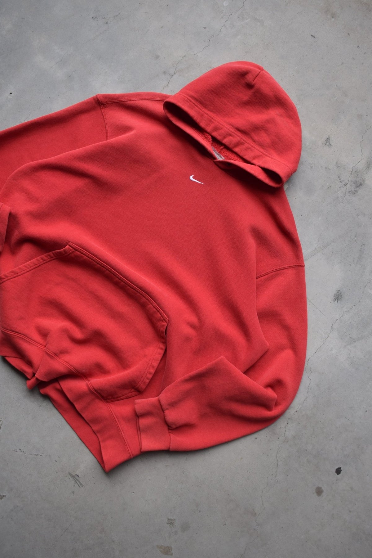 Nike Red Embroidered Centre Swoosh Hoodie — 2000s (XL) - Retrospective Store