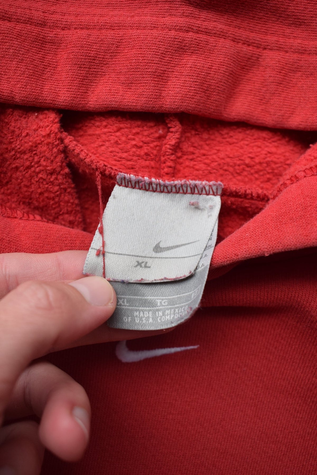 Nike Red Embroidered Centre Swoosh Hoodie — 2000s (XL) - Retrospective Store