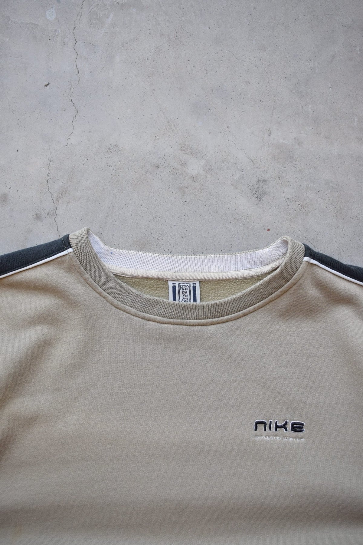 Nike Tan & Black Embroidered Spellout Crewneck — 1990s (L) - Retrospective Store