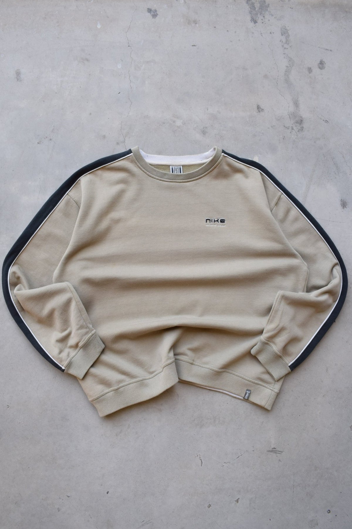 Nike Tan & Black Embroidered Spellout Crewneck — 1990s (L) - Retrospective Store