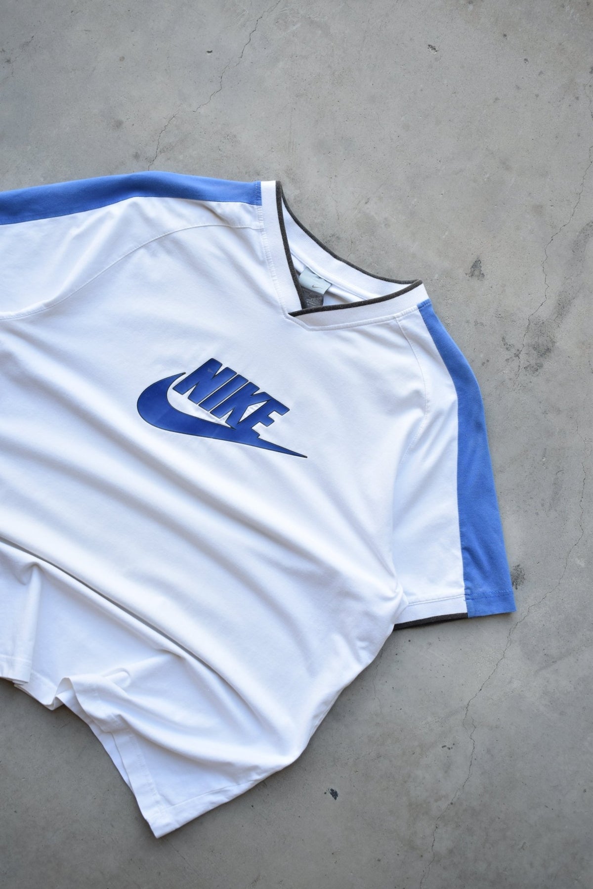 Nike White & Blue Spellout Tee — 2000s (M) - Retrospective Store