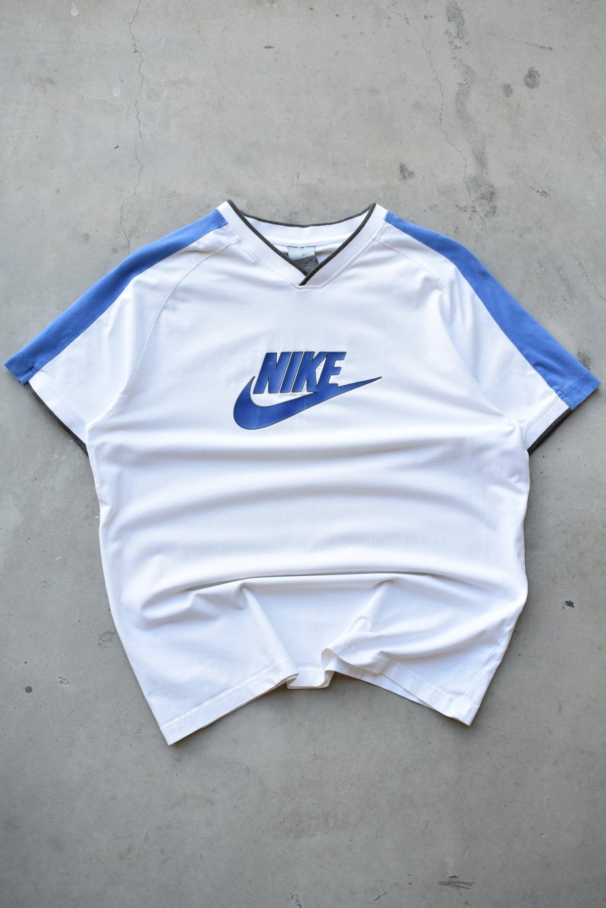 Nike White & Blue Spellout Tee — 2000s (M) - Retrospective Store