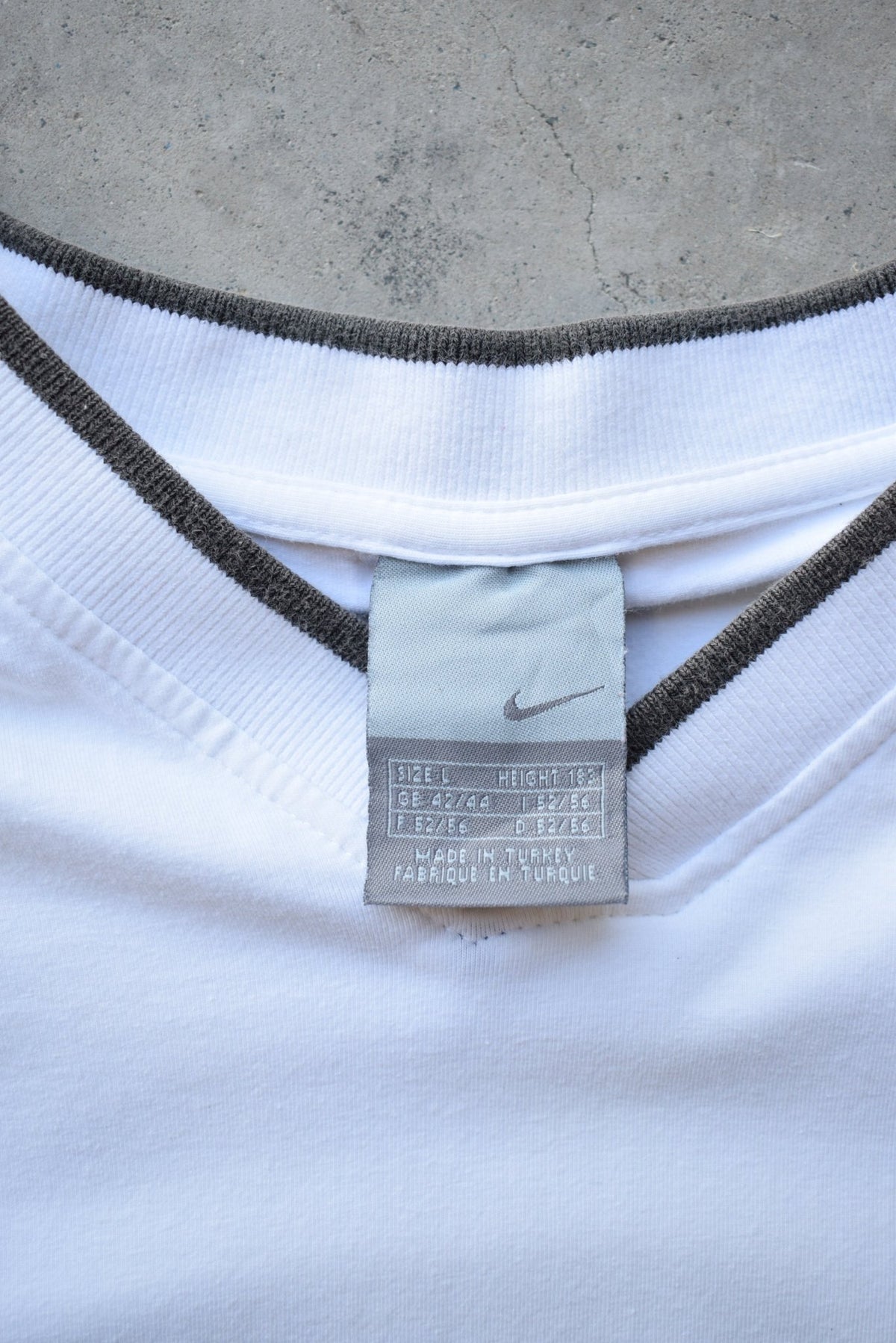 Nike White & Blue Spellout Tee — 2000s (M) - Retrospective Store
