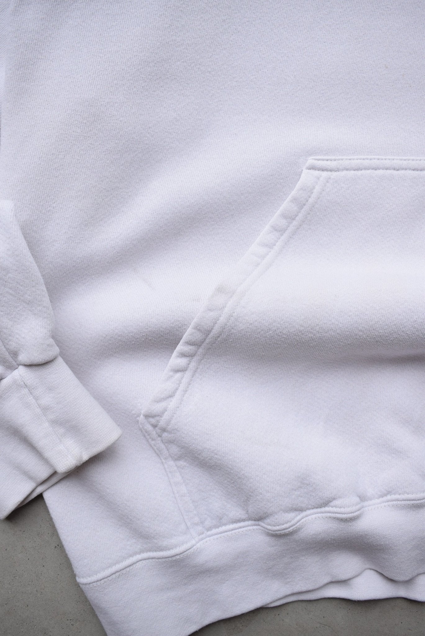 Nike White Embroidered Centre Swoosh Hoodie — 1990s (L) - Retrospective Store