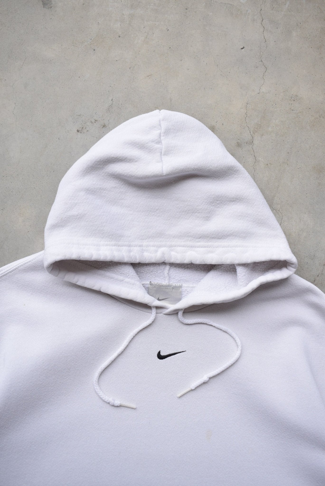Nike White Embroidered Centre Swoosh Hoodie — 1990s (L) - Retrospective Store