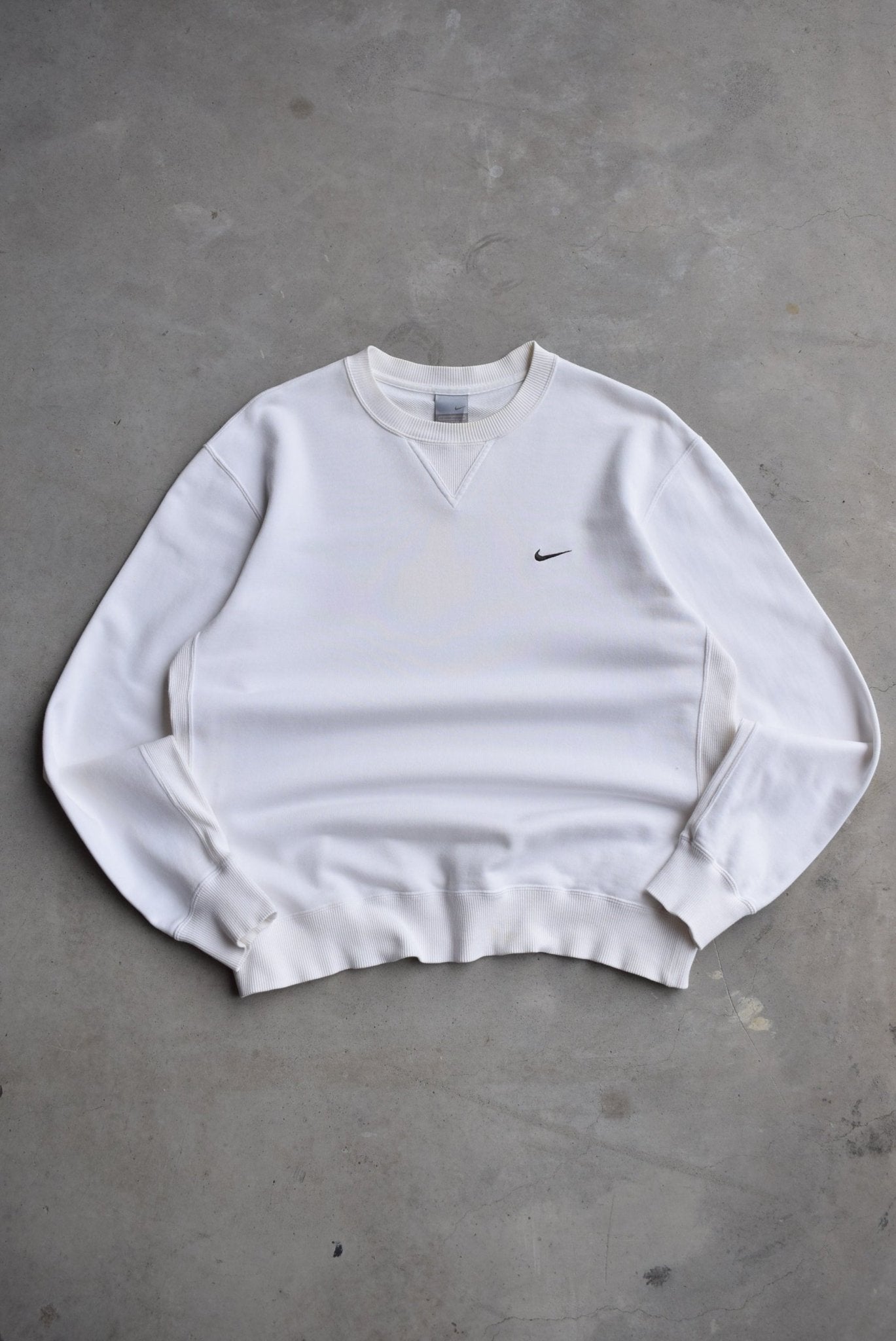 Nike White Embroidered Swoosh Crewneck — 2000s (M) - Retrospective Store