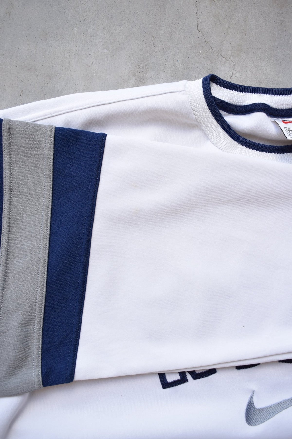 Nike White & Navy Embroidered Spellout Crewneck — 1990s (M) - Retrospective Store