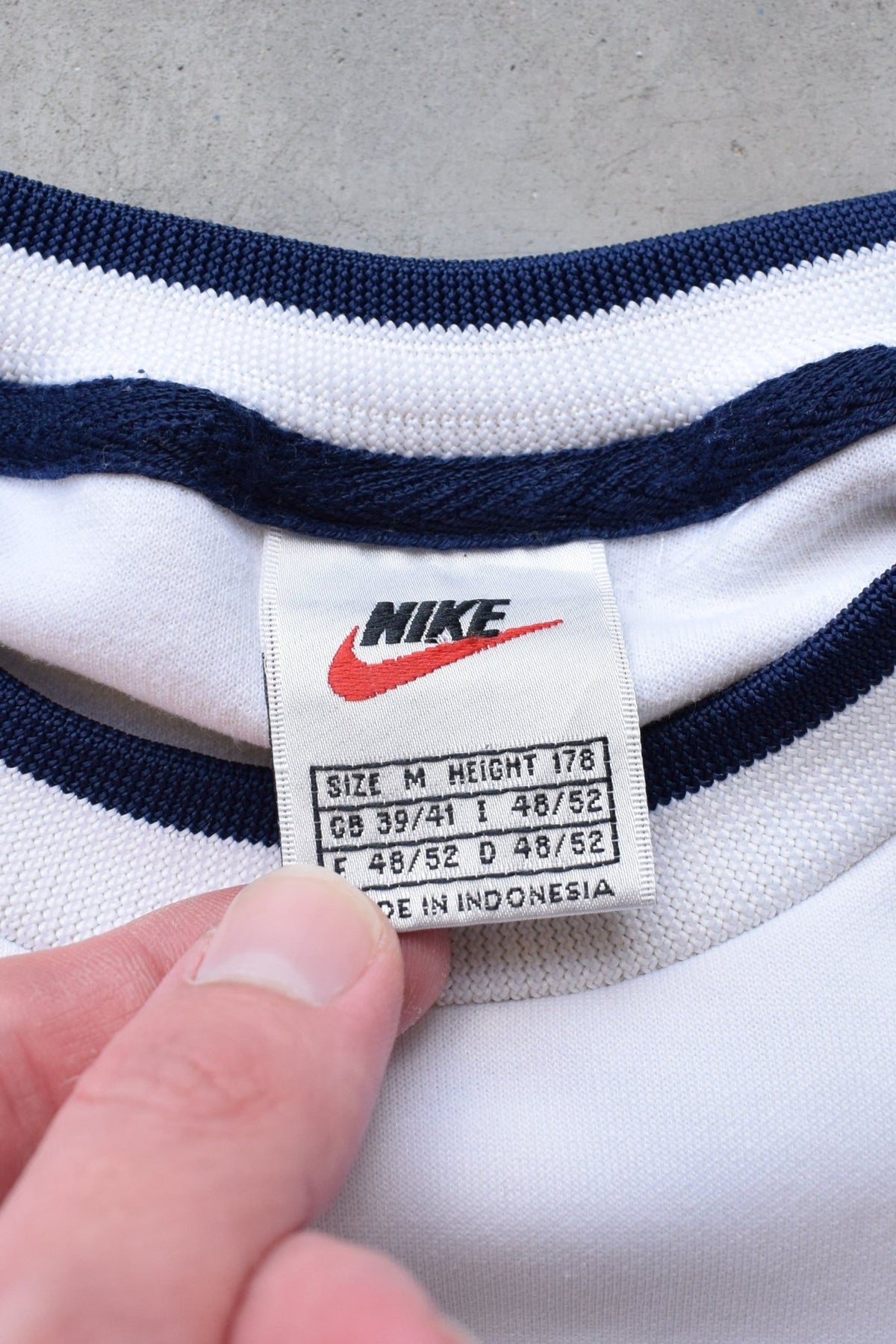 Nike White & Navy Embroidered Spellout Crewneck — 1990s (M) - Retrospective Store