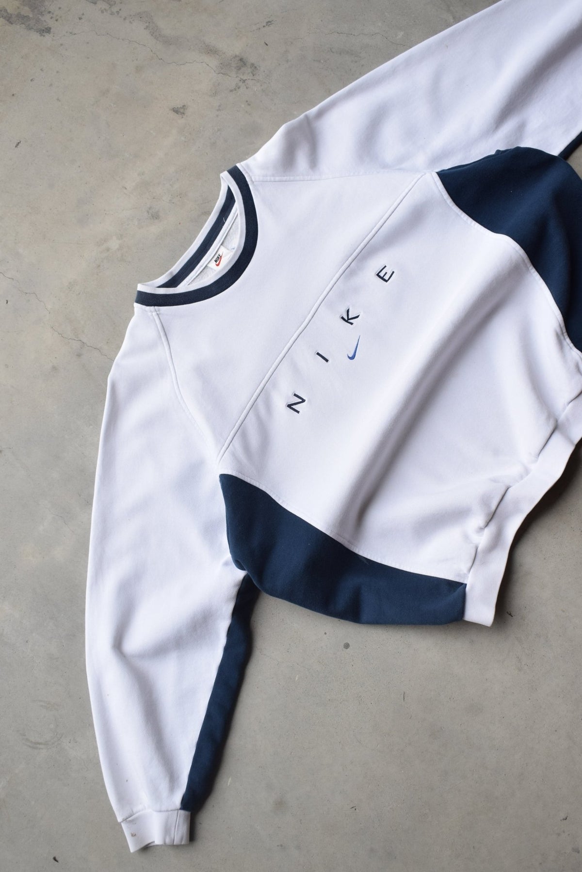 Nike White & Navy Embroidered Spellout Crewneck — 1990s (XL) - Retrospective Store
