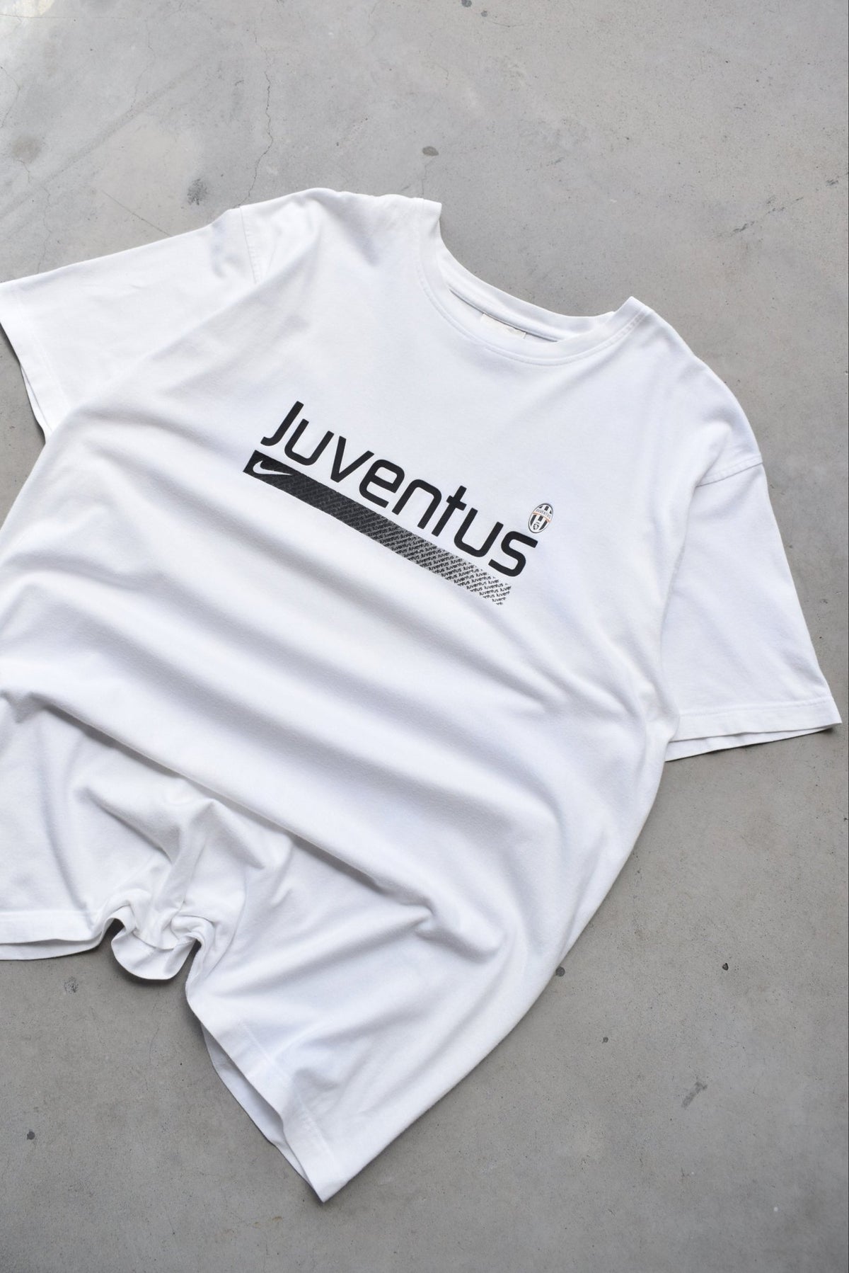 Nike x Juventus FC White Graphic Tee — 2000s (XL) - Retrospective Store