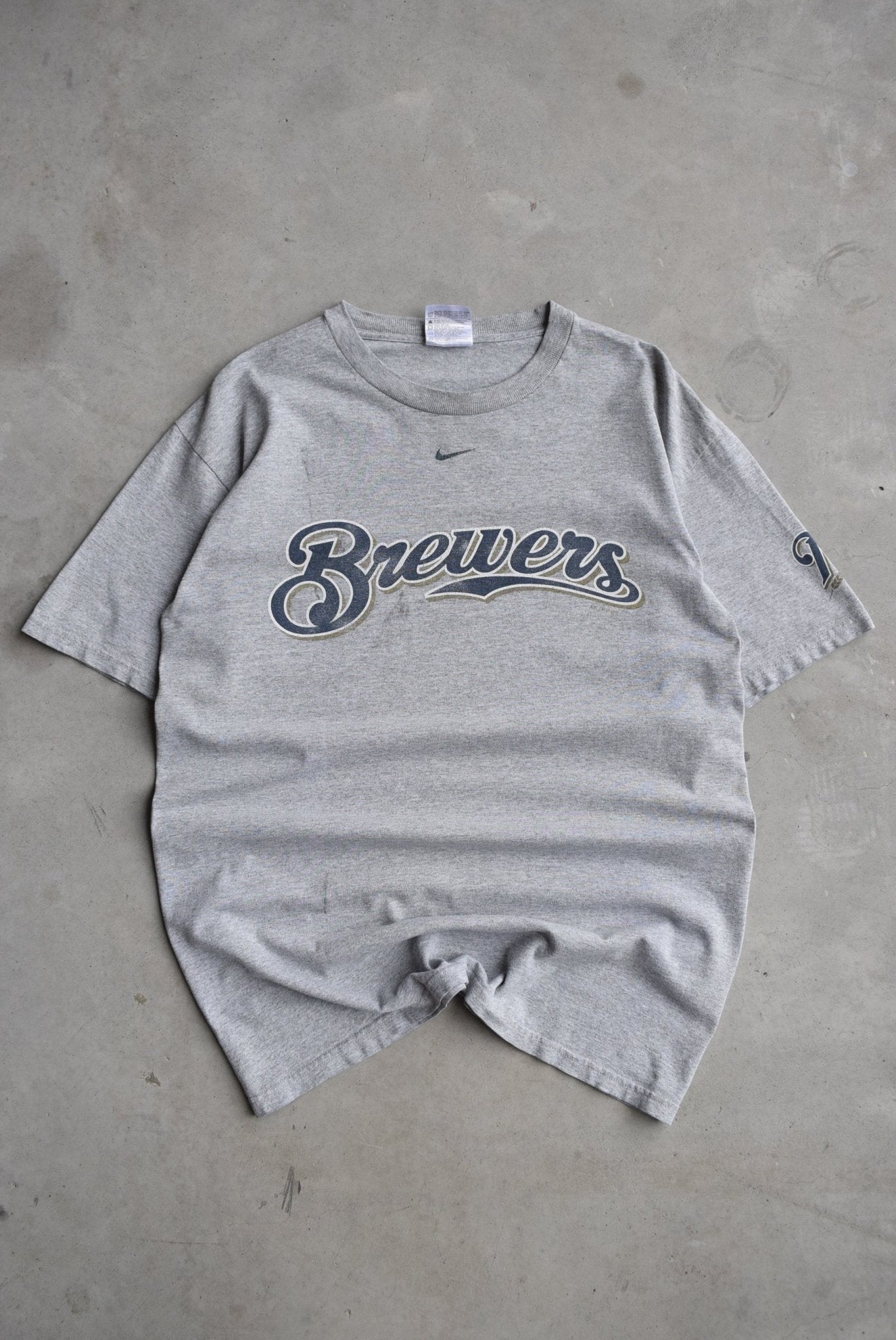 Nike x MLB Milwaukee Brewers Grey Graphic Tee — 2000s (M) - Retrospective Store