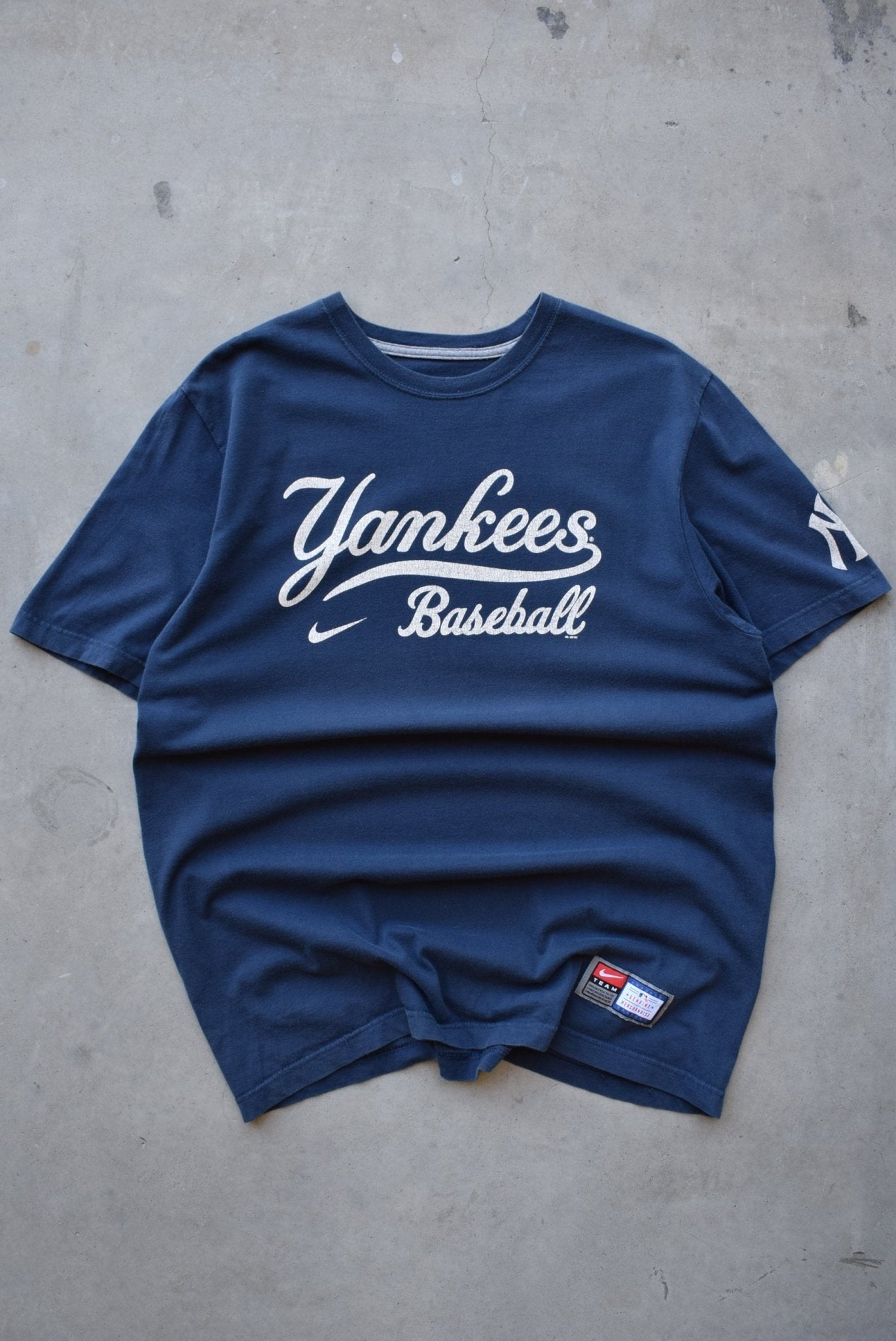 Nike x MLB New York Yankees Baseball Navy Tee — 2002 (L) - Retrospective Store