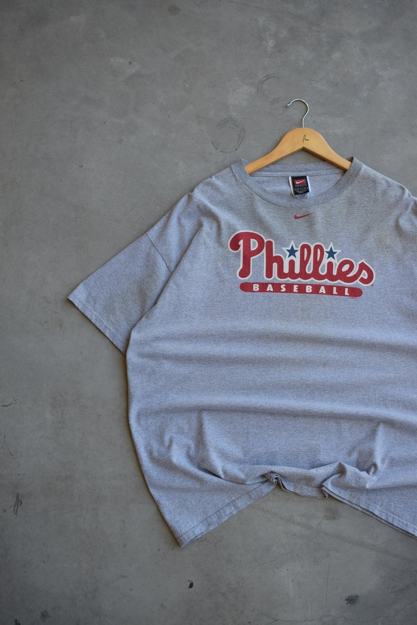 Nike x MLB Philadelphia Phillies Baseball Tee — 2001 (XXL) - Retrospective Store