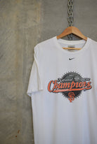 Nike x MLB San Francisco Giants Champions Tee — 2002 (L) - Retrospective Store