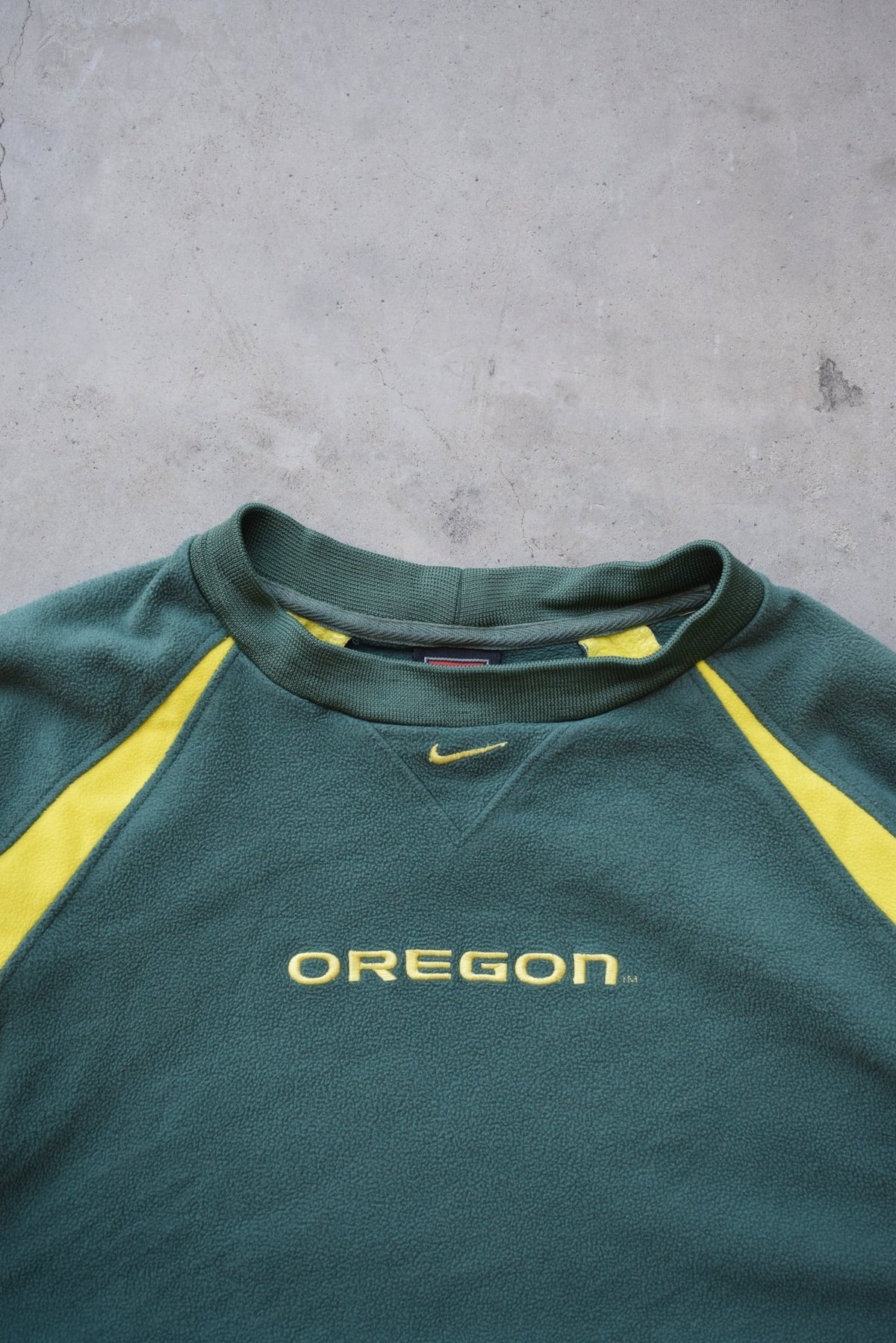 Nike x Oregon State University Green & Yellow Embroidered Fleece Crewneck — 2000s (L) - Retrospective Store