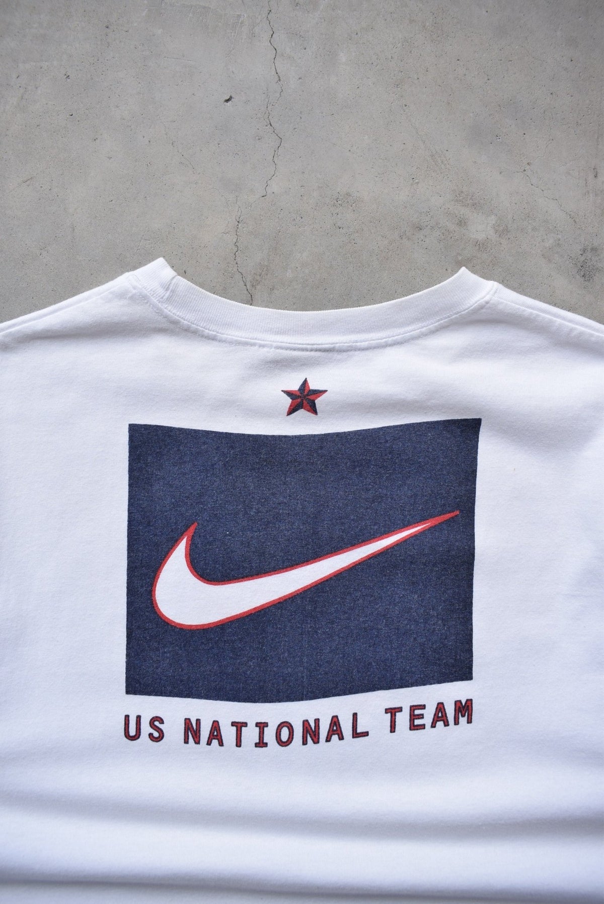 Nike x United States National Soccer Team White Graphic Tee — 1990s (M) - Retrospective Store
