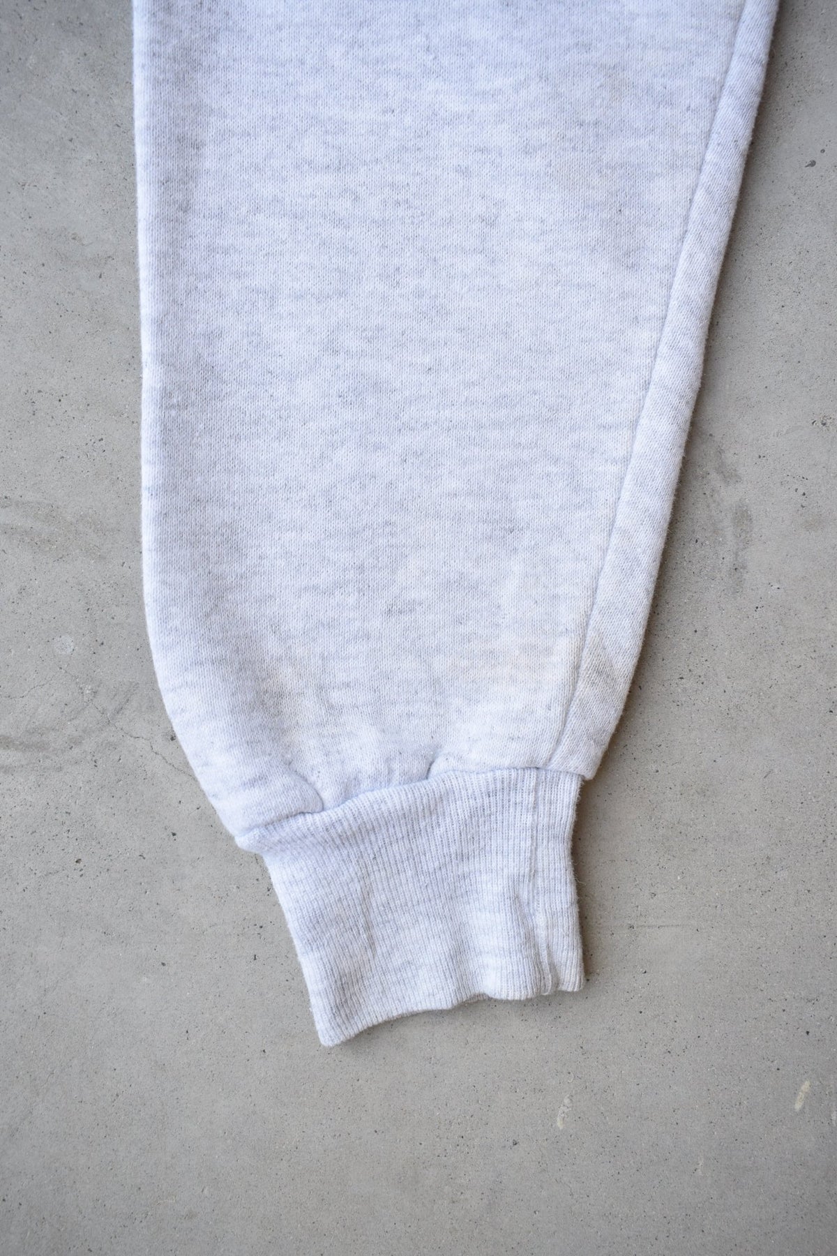 Nutmeg x NBA Chicago Bulls Grey Embroidered Crewneck — 1990s (XS) - Retrospective Store