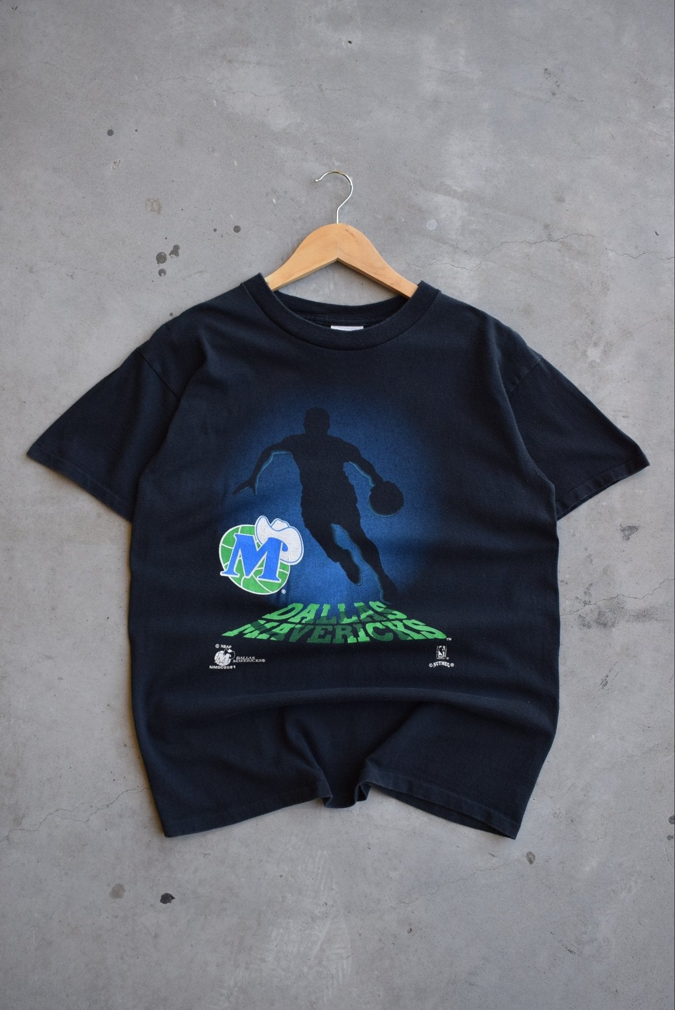 Nutmeg x NBA Dallas Mavericks Black Graphic Tee — 1990s (S) - Retrospective Store