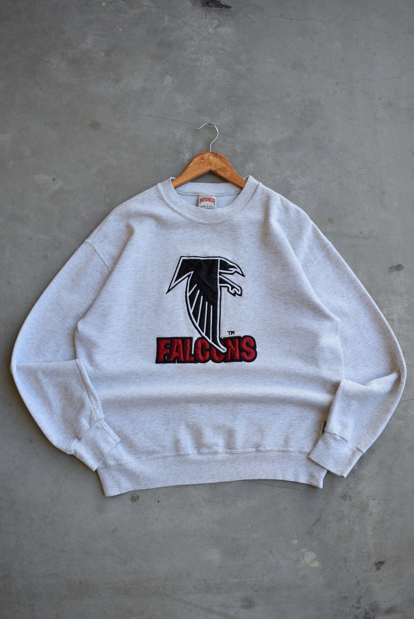 Nutmeg x NFL Atlanta Falcons Embroidered Crewneck — 1990s (L) - Retrospective Store