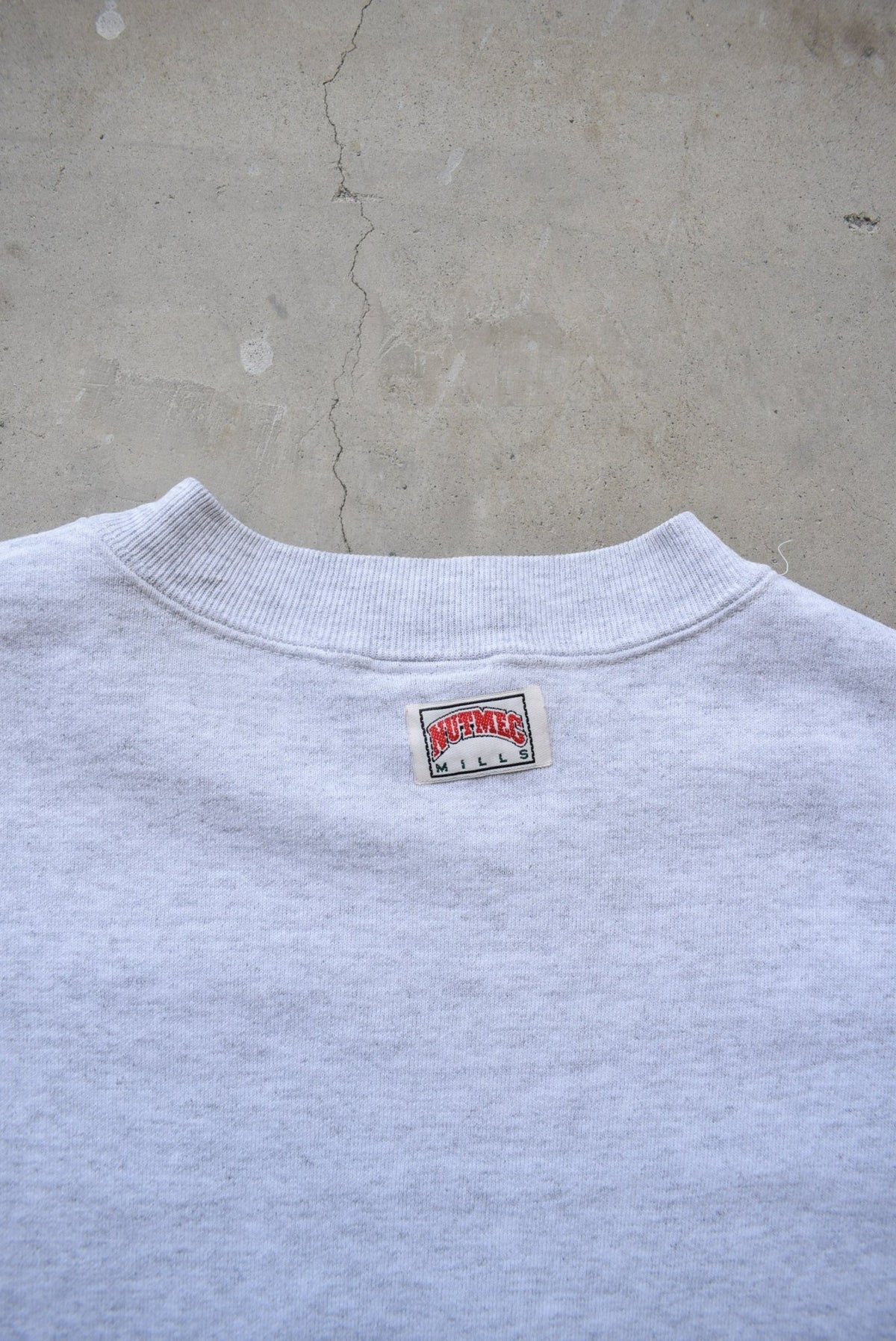 Nutmeg x University of Notre Dame Grey Embroidered Crewneck — 1990s (M) - Retrospective Store