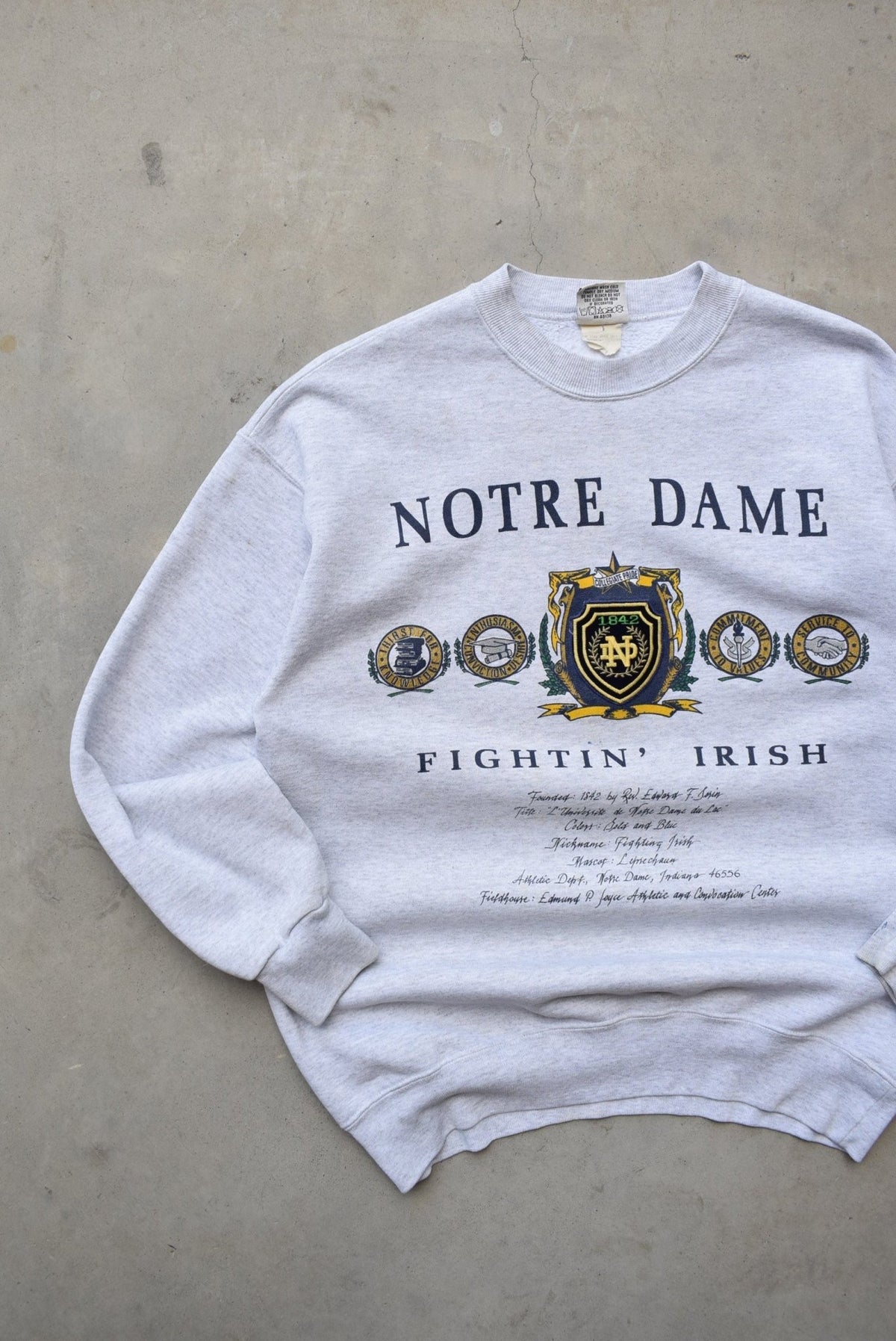 Nutmeg x University of Notre Dame Grey Embroidered Crewneck — 1990s (M) - Retrospective Store