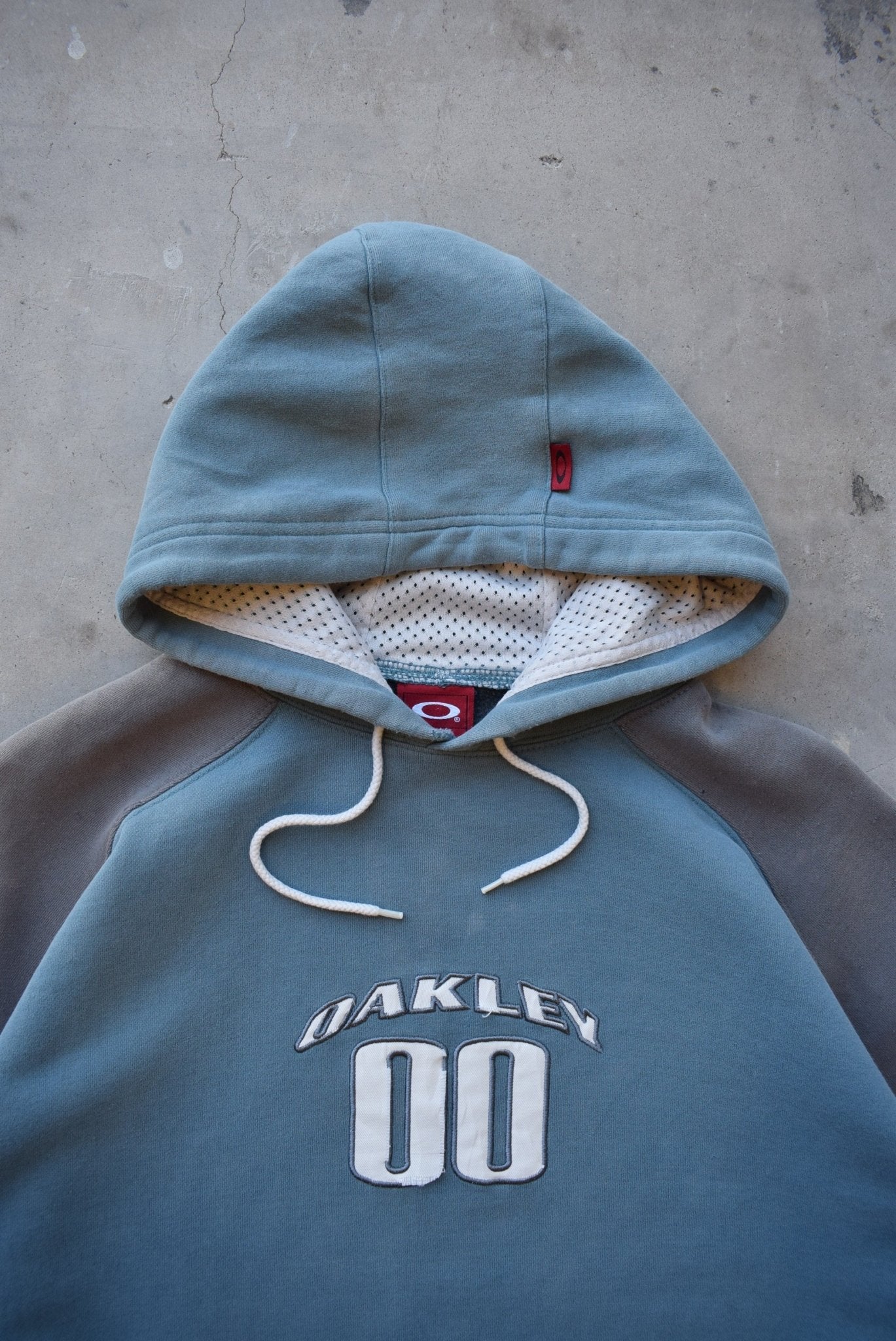 Oakley Blue & Grey Embroidered Spellout Hoodie — 2000s (M) - Retrospective Store
