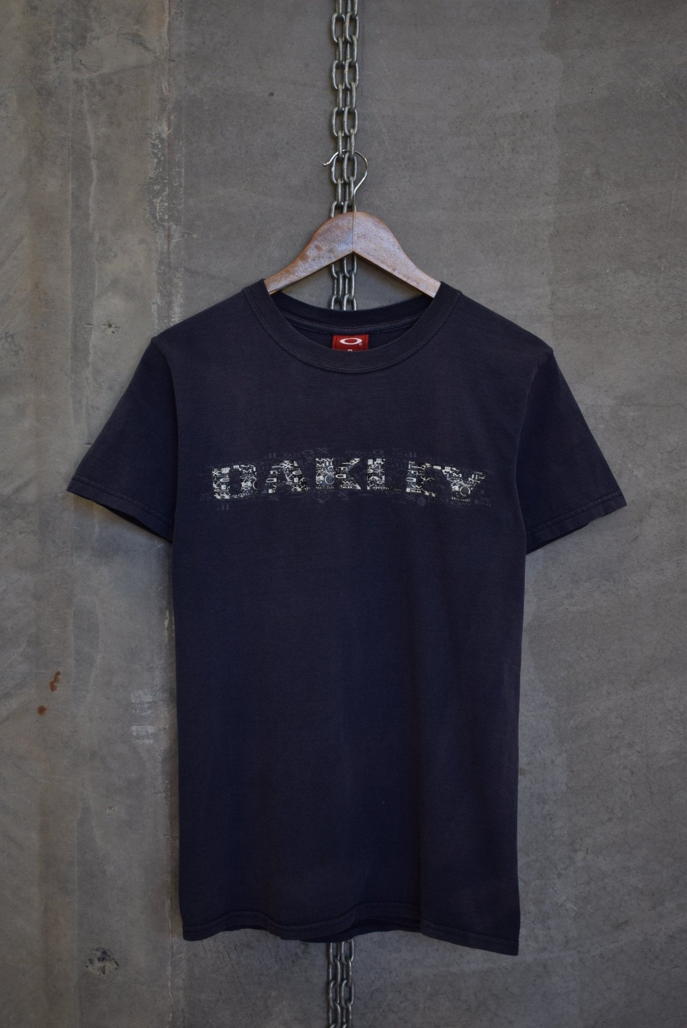 Oakley Spellout Tee — 2000s (S) - Retrospective Store