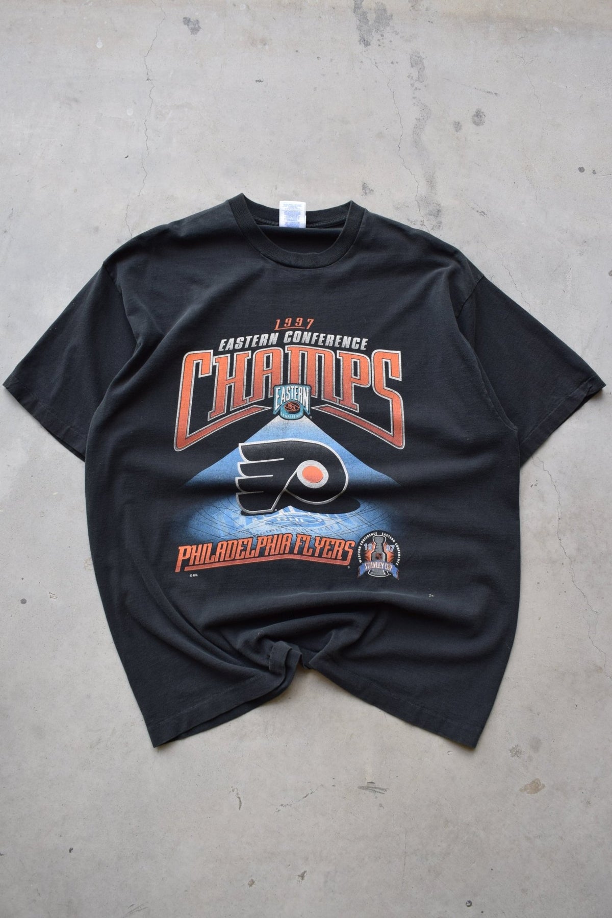 Pro-Player x NHL Philadelphia Flyers Champions Black Graphic Tee — 1997 (XXL) - Retrospective Store
