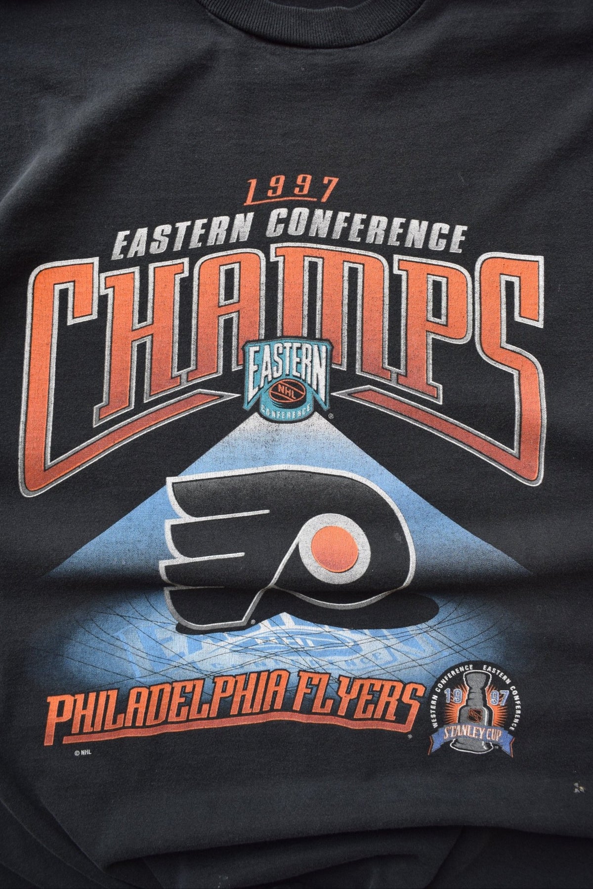 Pro-Player x NHL Philadelphia Flyers Champions Black Graphic Tee — 1997 (XXL) - Retrospective Store