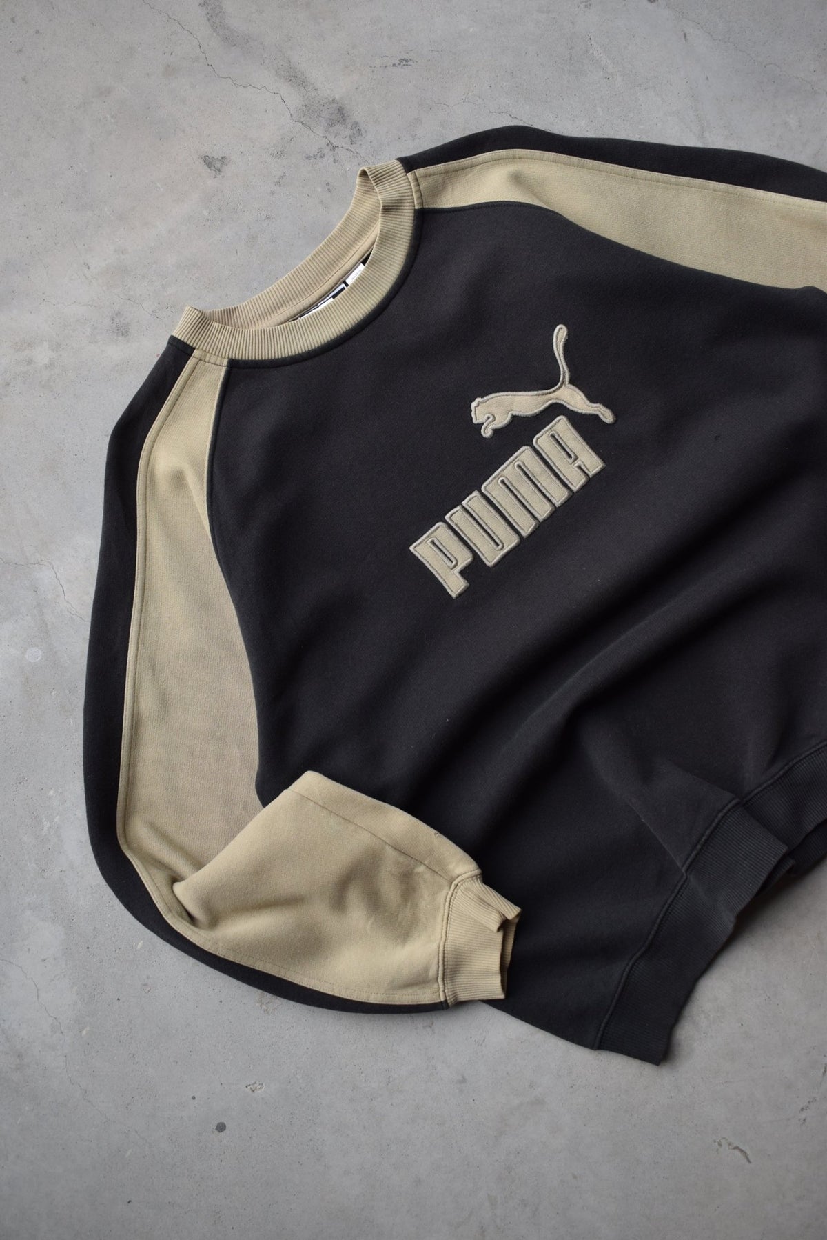 Puma Black & Tan Embroidered Logo Crewneck — 1990s (L) - Retrospective Store