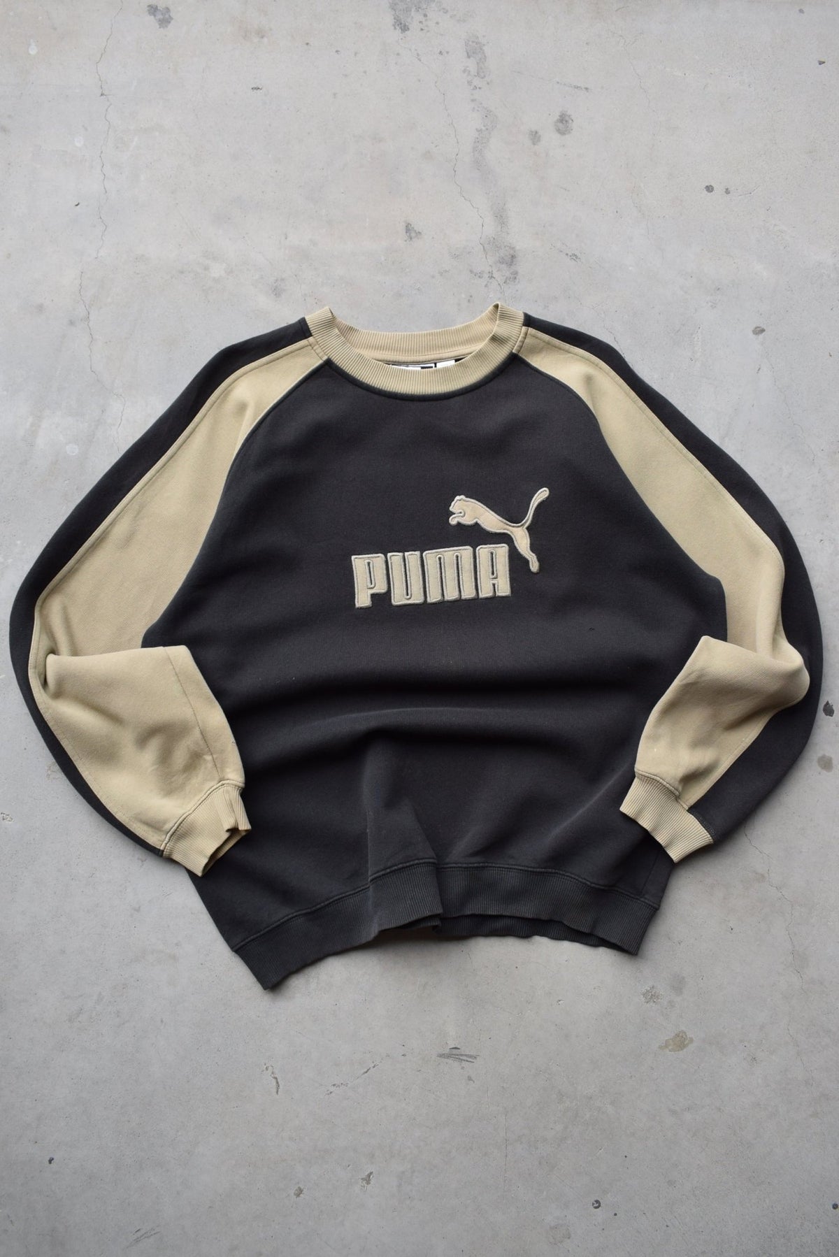 Puma Black & Tan Embroidered Logo Crewneck — 1990s (L) - Retrospective Store