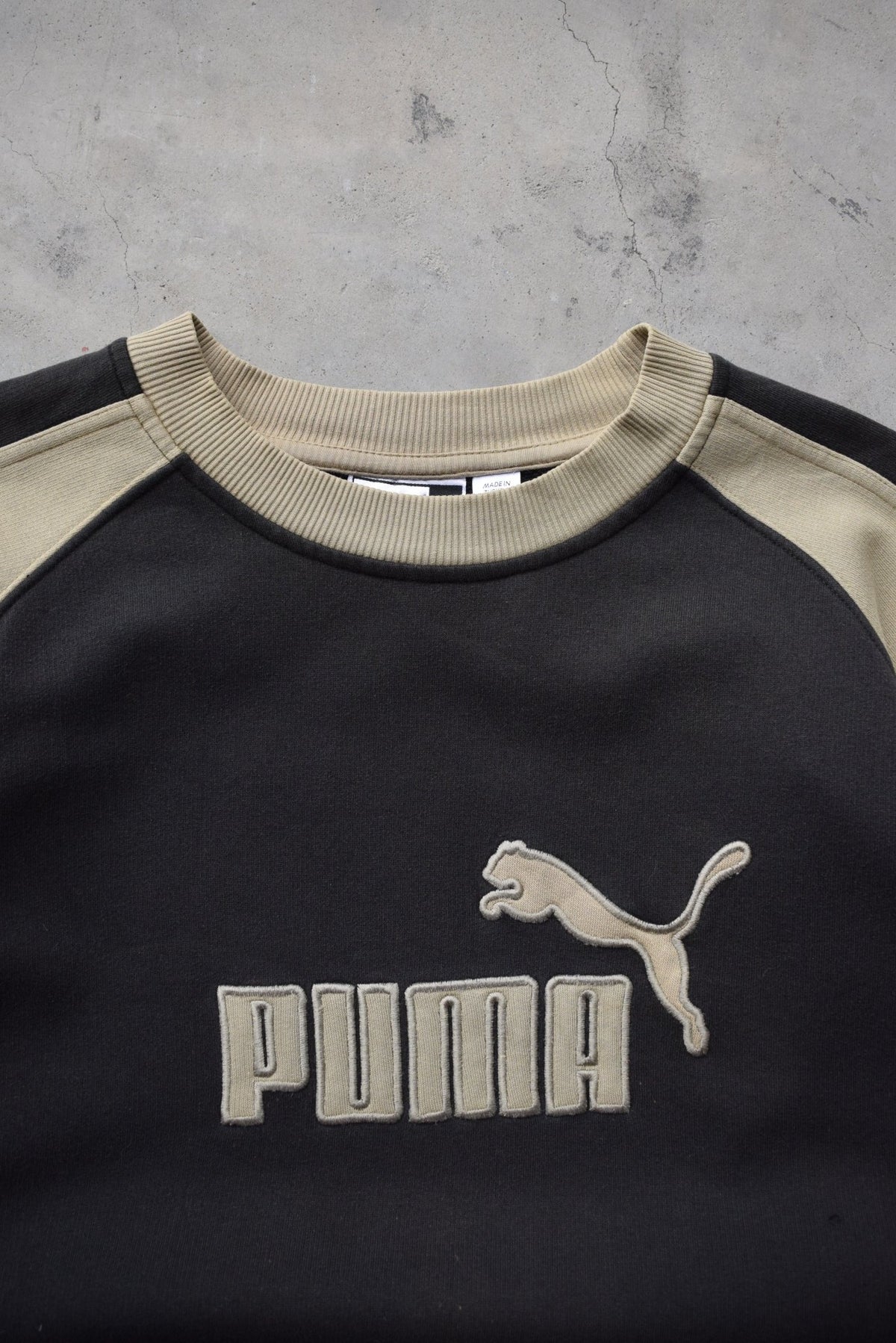 Puma Black & Tan Embroidered Logo Crewneck — 1990s (L) - Retrospective Store